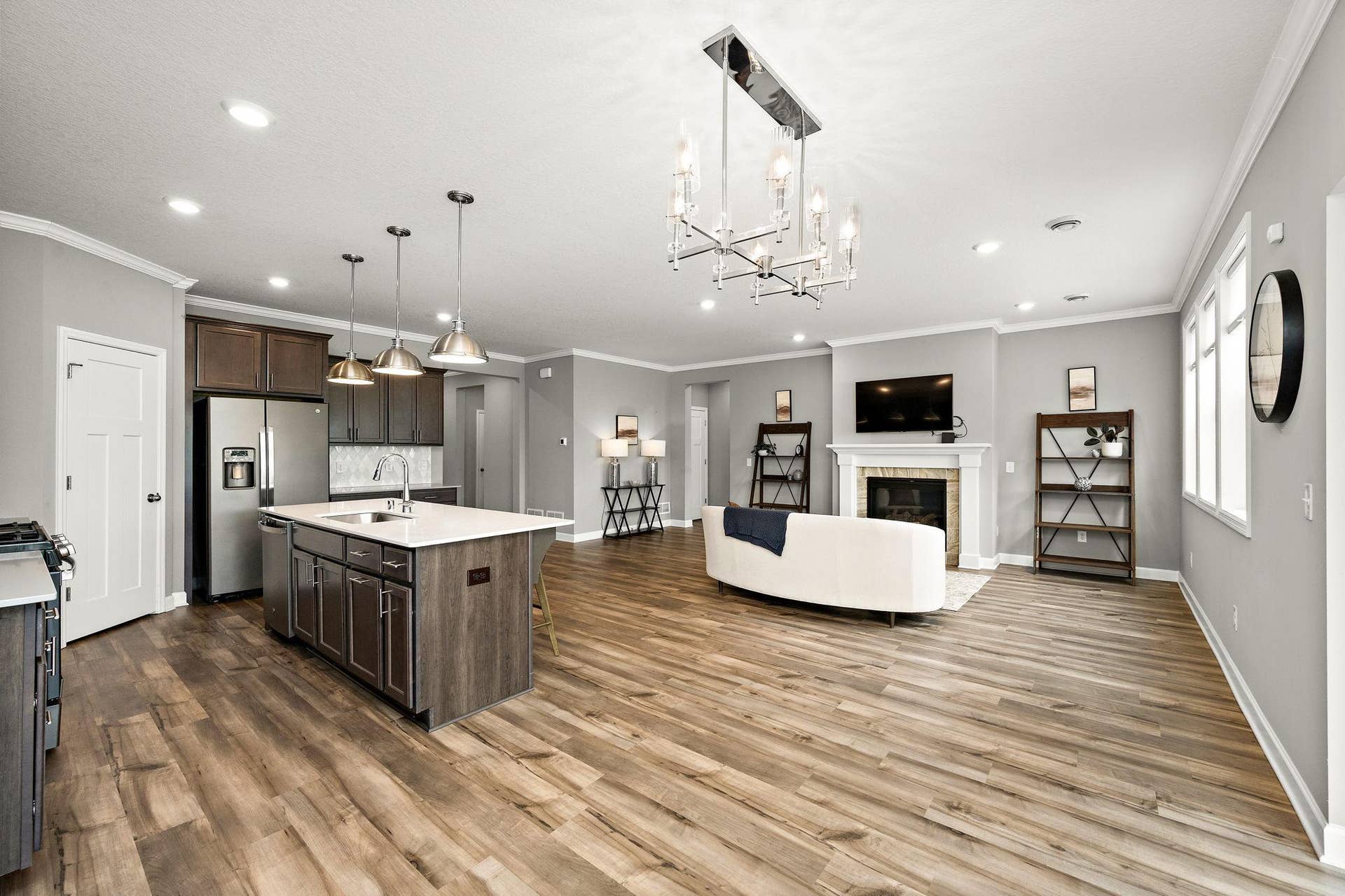 8388 Yearling Drive, Woodbury, MN 55129 8388 Yearling Drive, Woodbury, MN 55129