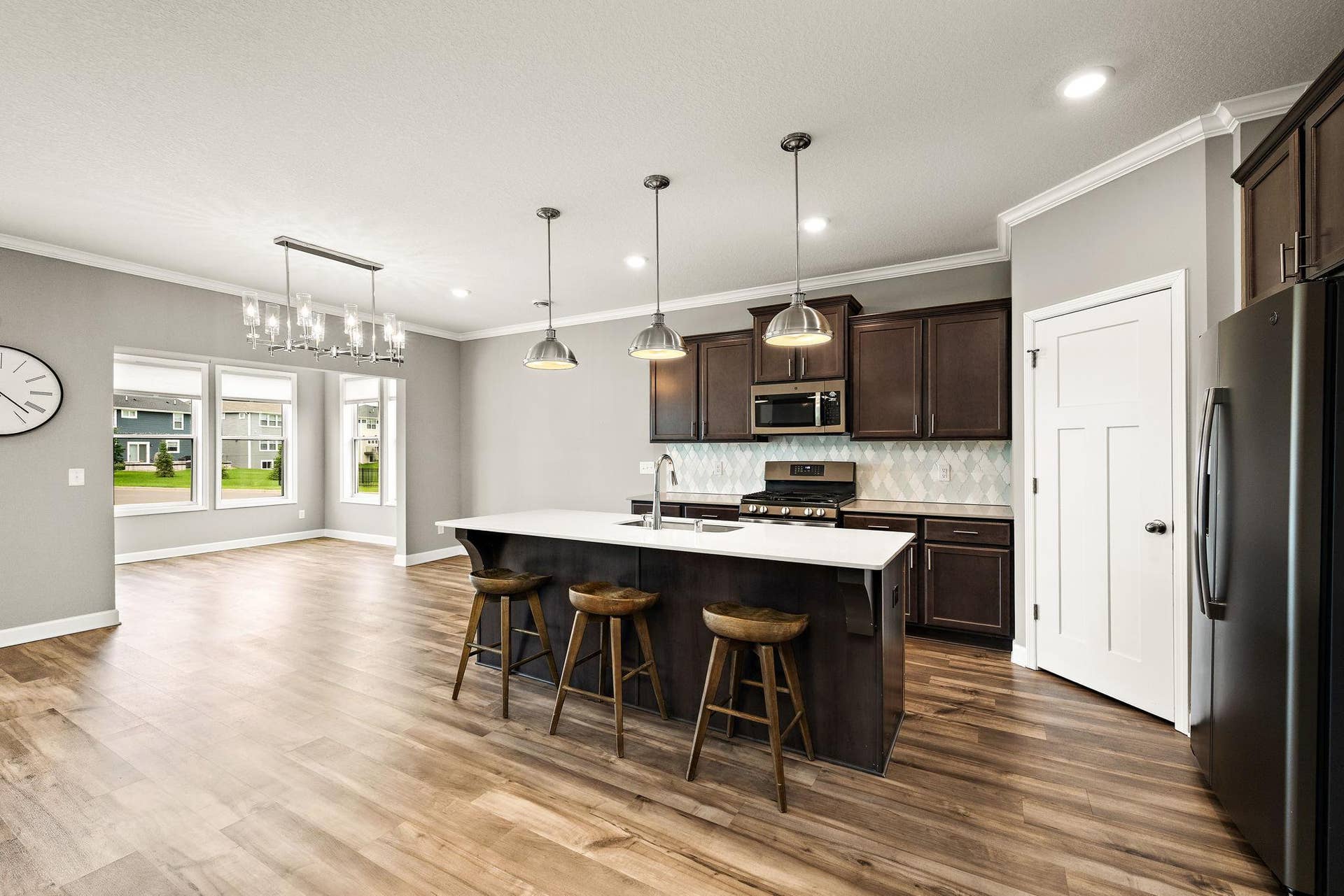 8388 Yearling Drive, Woodbury, MN 55129 8388 Yearling Drive, Woodbury, MN 55129