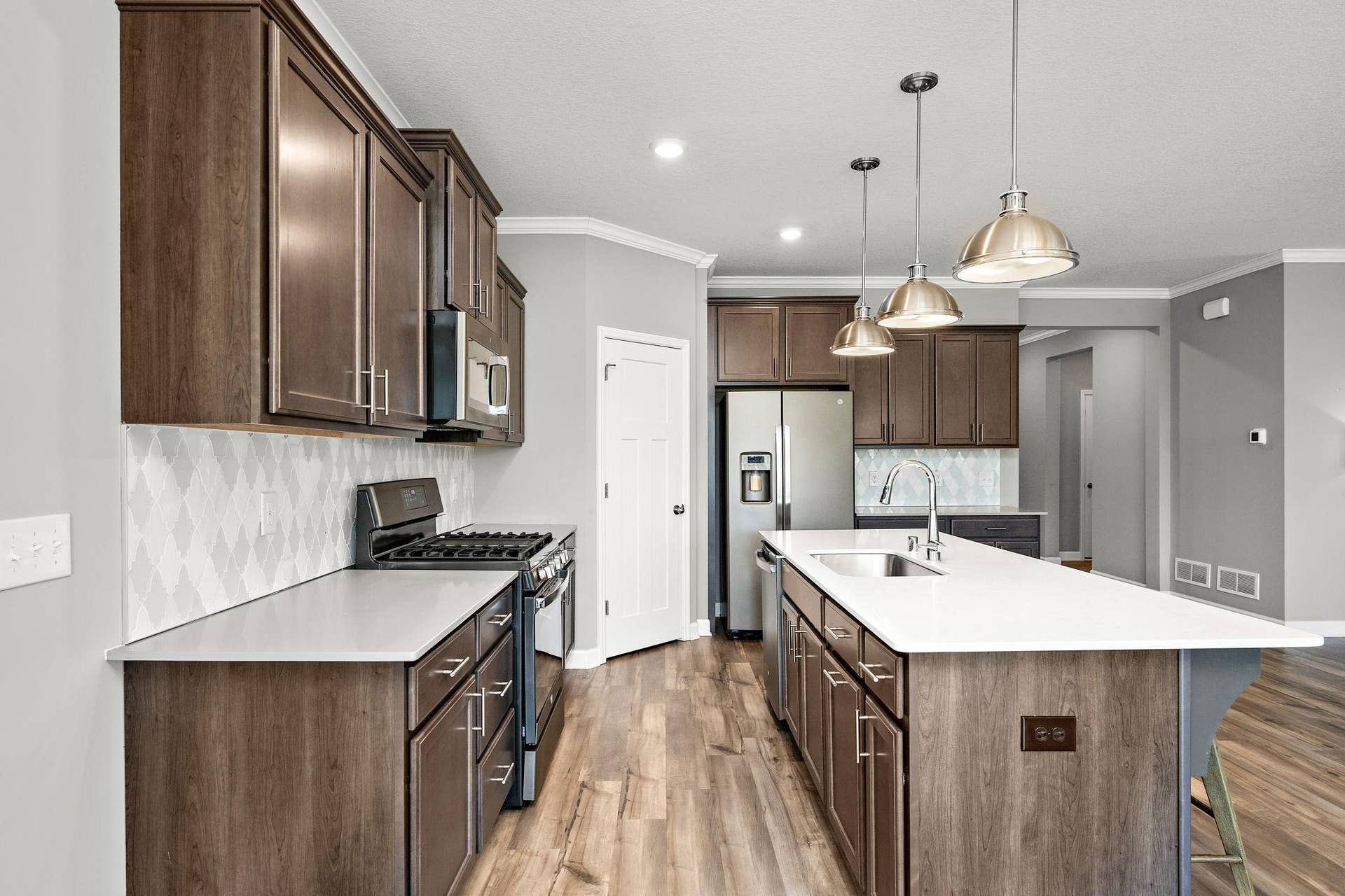 8388 Yearling Drive, Woodbury, MN 55129 8388 Yearling Drive, Woodbury, MN 55129