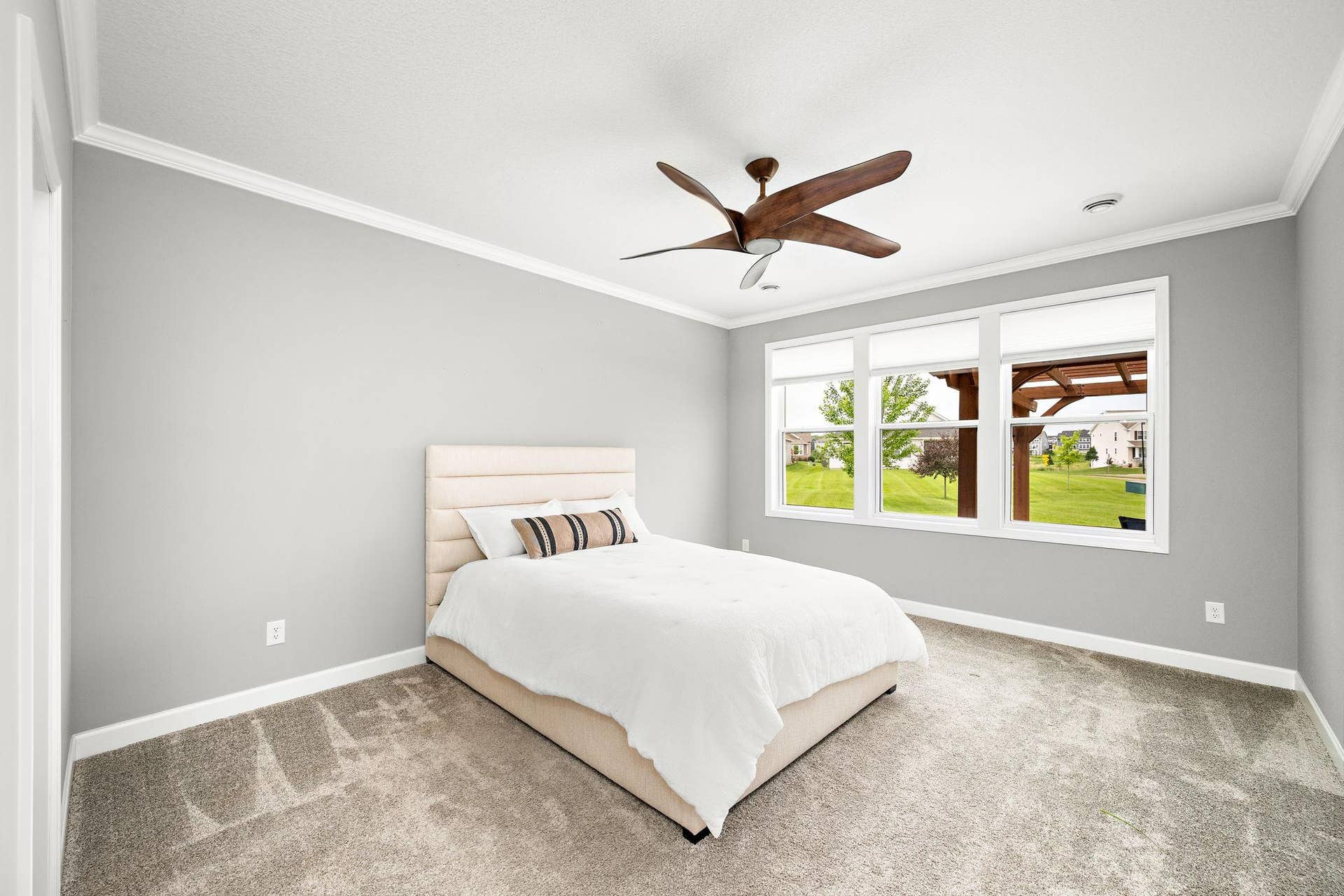 8388 Yearling Drive, Woodbury, MN 55129 8388 Yearling Drive, Woodbury, MN 55129