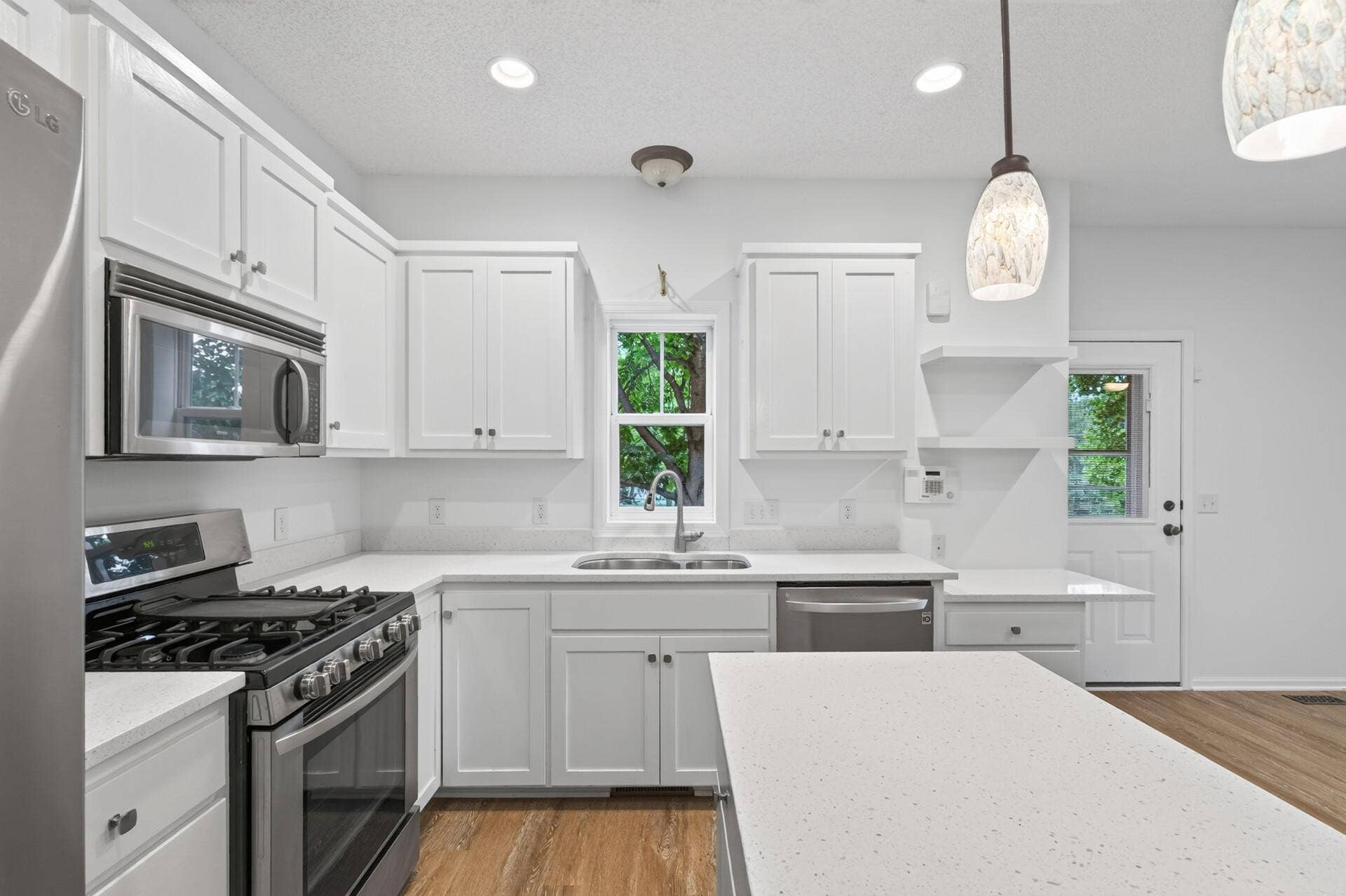 1548 Legacy Parkway E, Maplewood, MN 55109