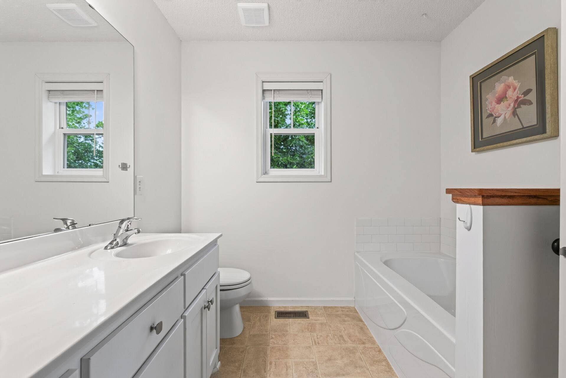 1548 Legacy Parkway E, Maplewood, MN 55109