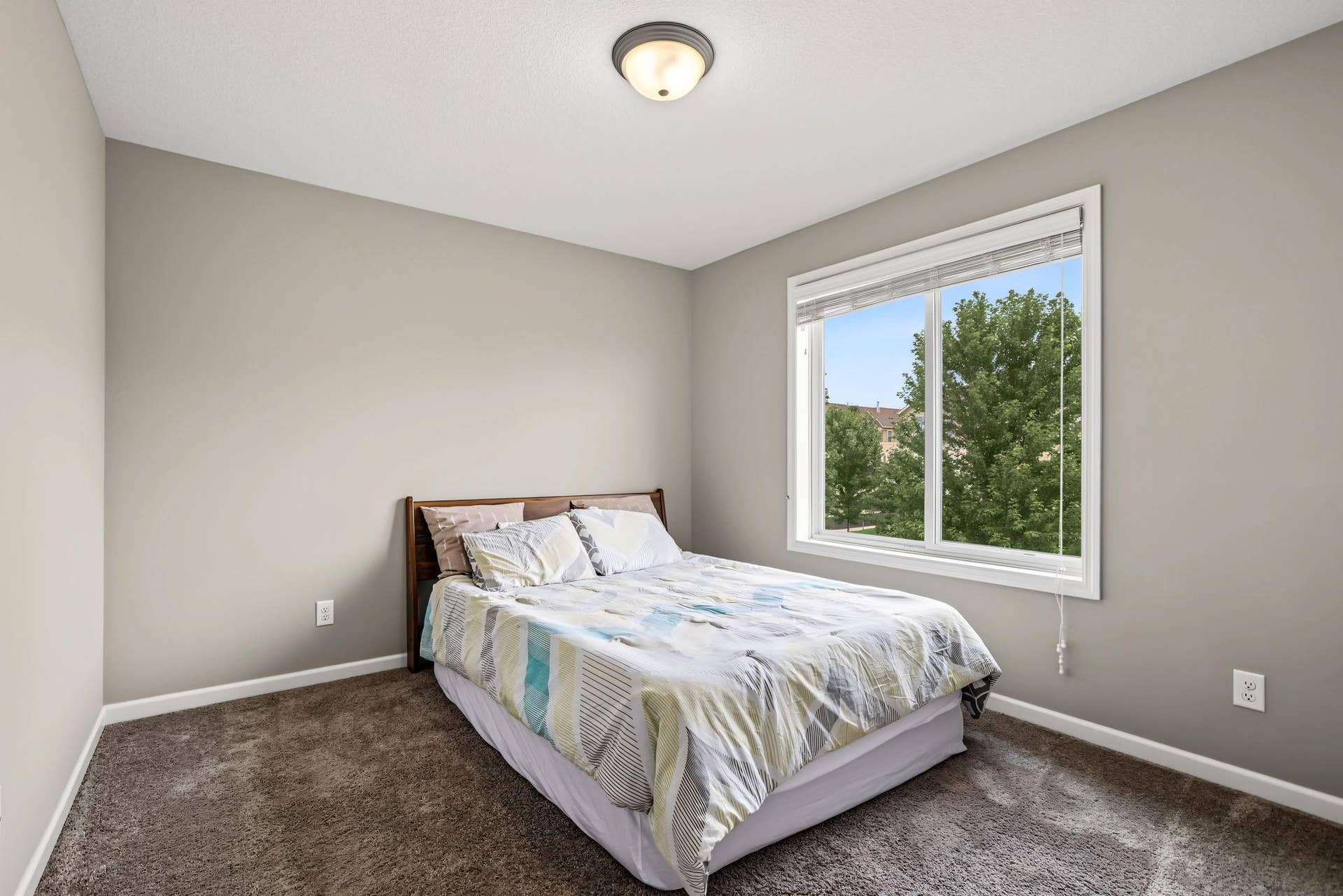 9415 Toledo Lane N, Brooklyn Park, MN 55443 30-web-or-mls-9415 Toledo Ln (30).jpg