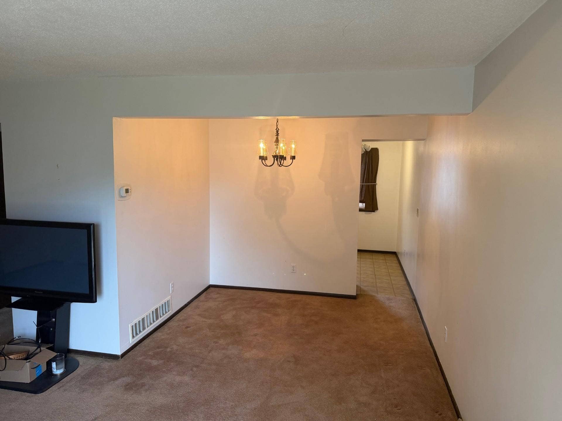 409 Dorland Place, Maplewood, MN 55119 DorLiv1.jpg