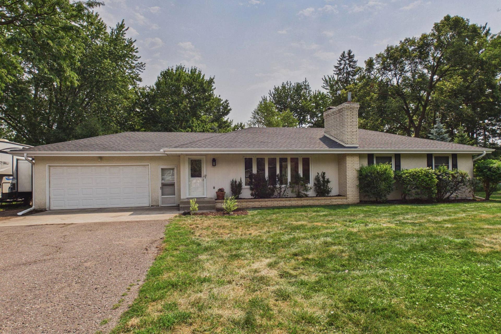 3287 Lake Elmo Avenue N, Lake Elmo, MN 55042 Beautiful rambler in the heart of Lake Elmo