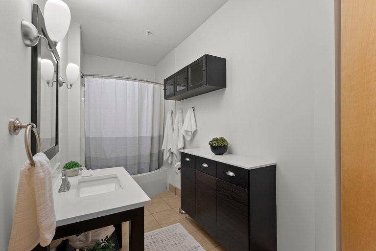 4500 Chicago Avenue S, #110, 66, Minneapolis, MN 55407 016_dsc03932_714.jpg