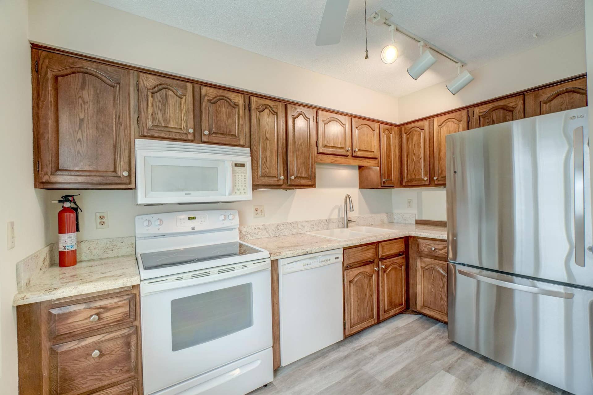2174 Tower Court, Woodbury, MN 55125 2174 Tower Court-13.jpg