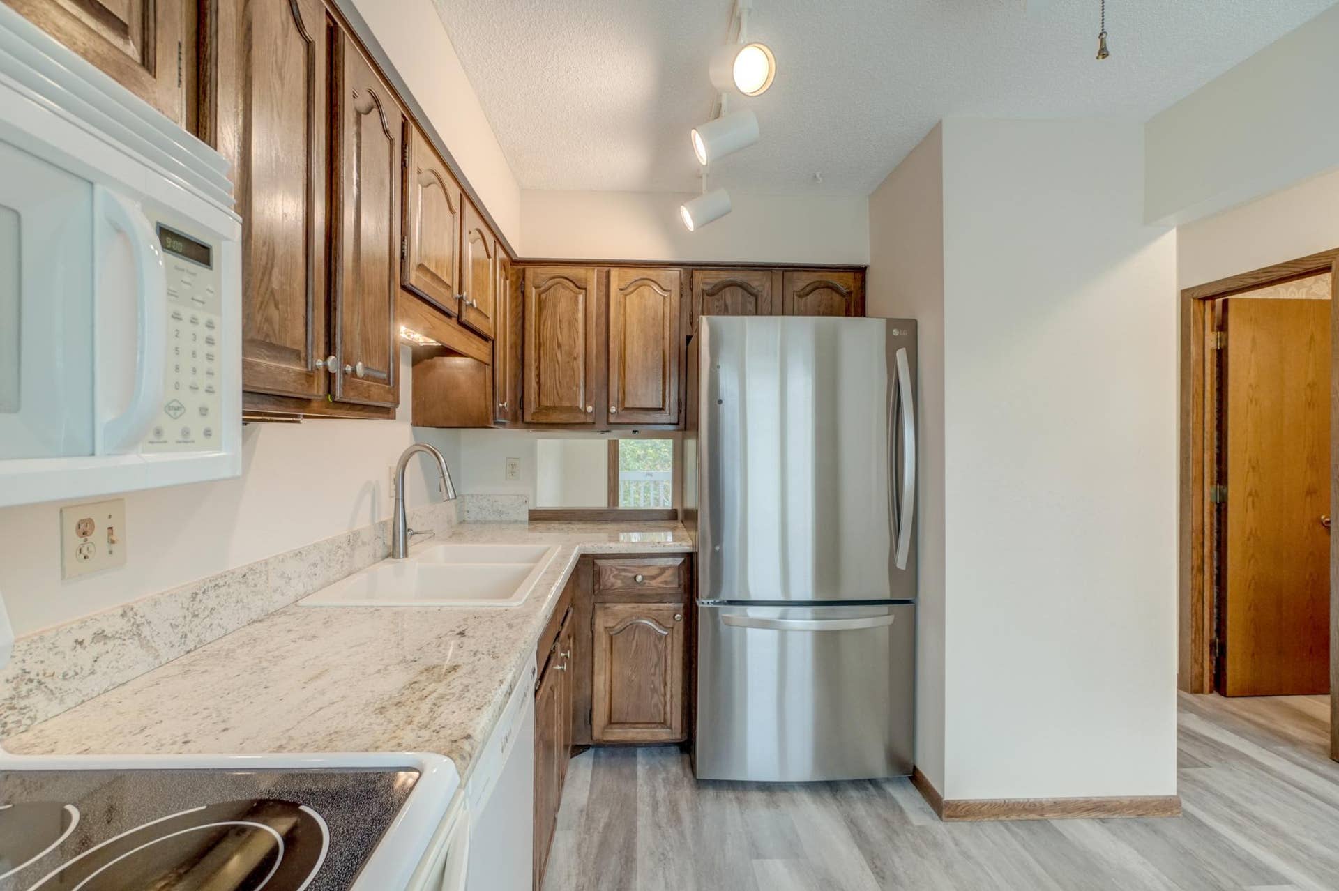 2174 Tower Court, Woodbury, MN 55125 2174 Tower Court-15.jpg