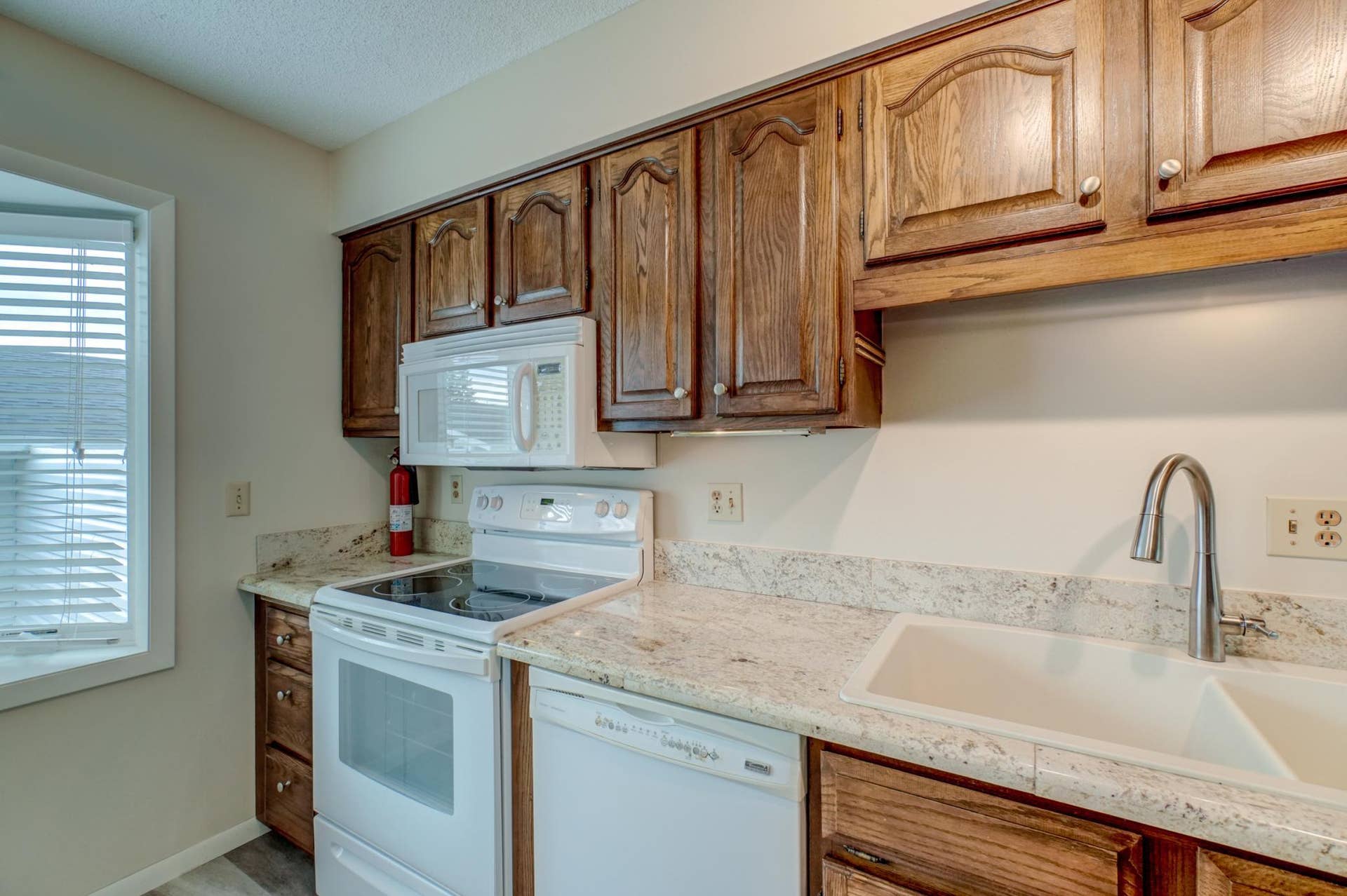 2174 Tower Court, Woodbury, MN 55125 2174 Tower Court-17.jpg