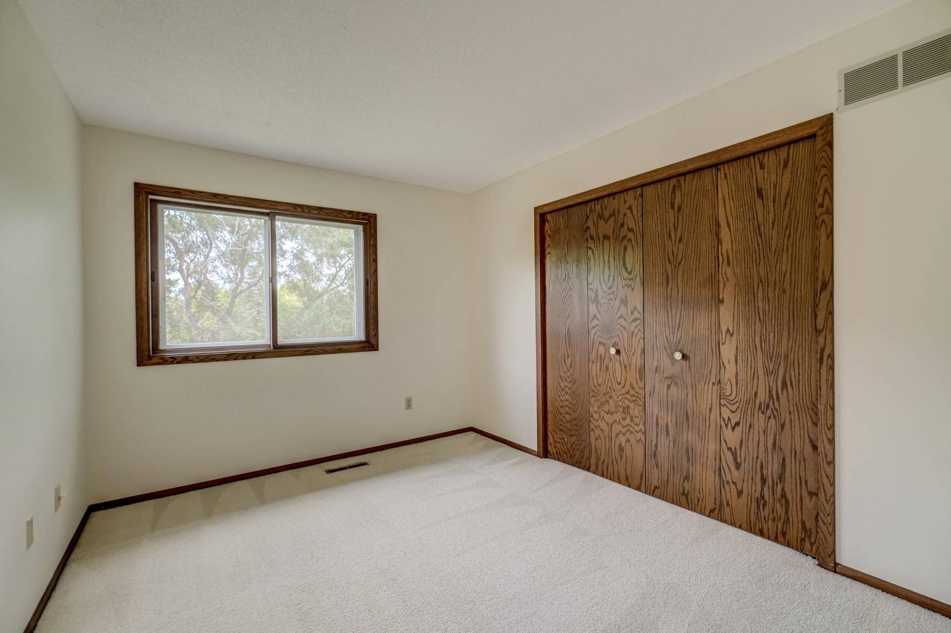 2174 Tower Court, Woodbury, MN 55125 2174 Tower Court-36.jpg