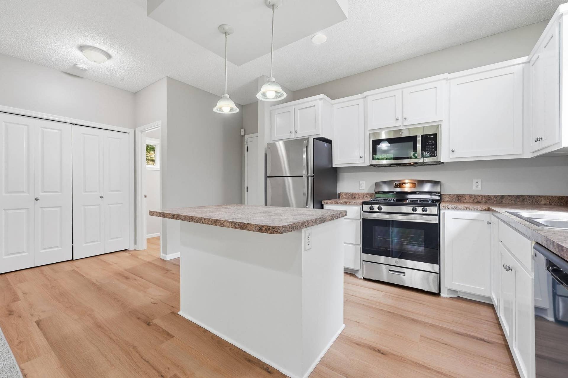 3012 Cottage Lane N, Maplewood, MN 55109 8-web-or-mls-DSC03505.jpg