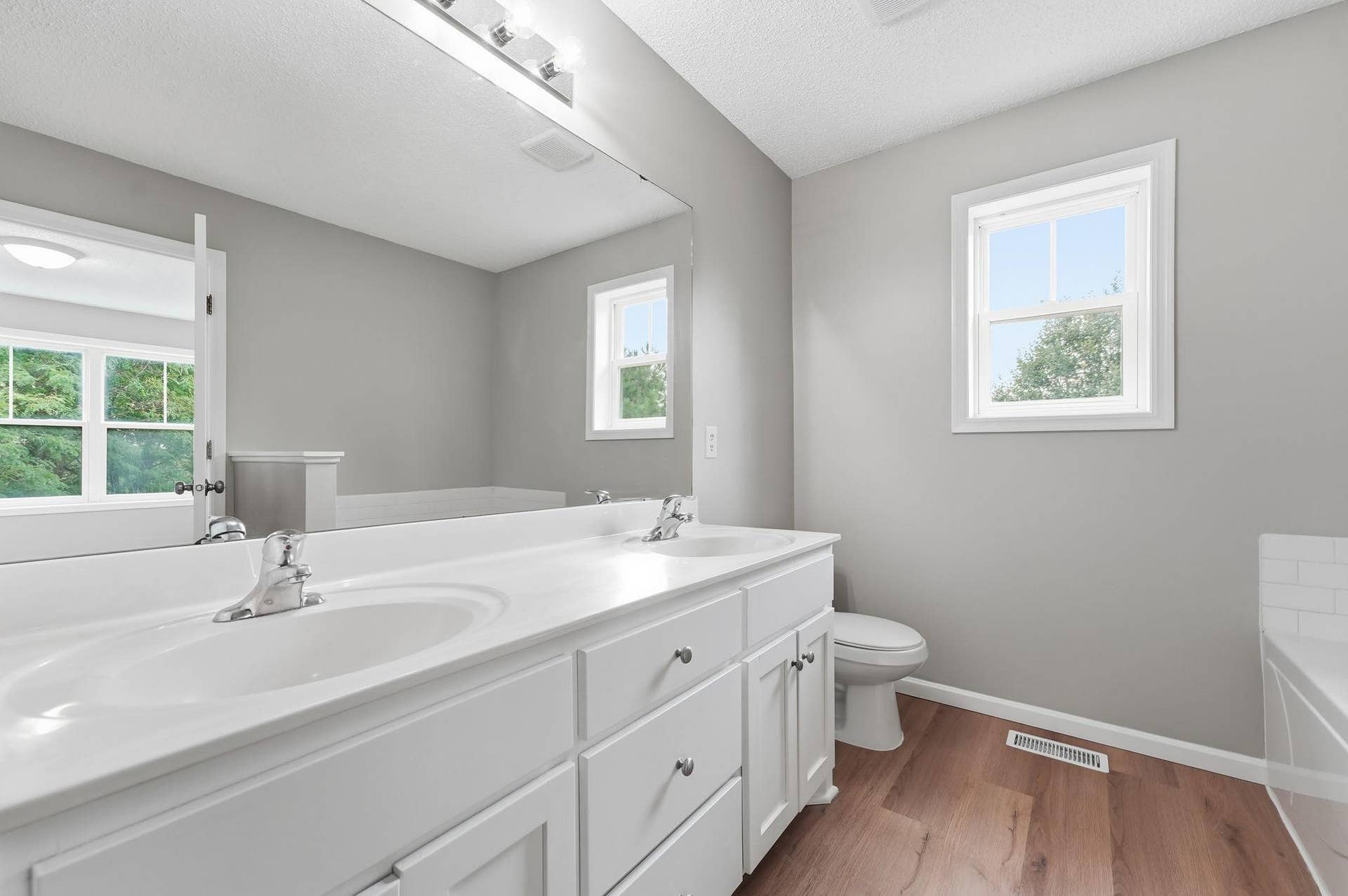 3012 Cottage Lane N, Maplewood, MN 55109 21-web-or-mls-DSC03541.jpg