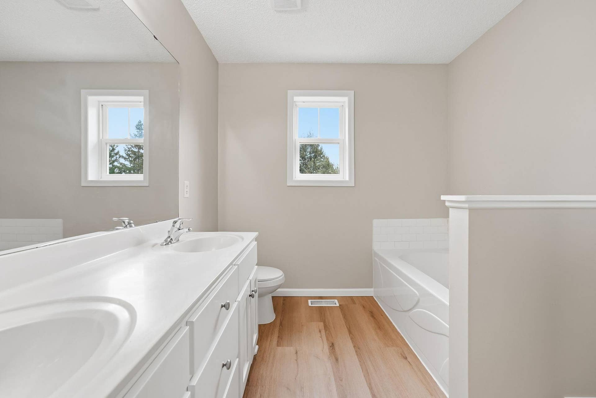 3012 Cottage Lane N, Maplewood, MN 55109 22-web-or-mls-DSC03544.jpg