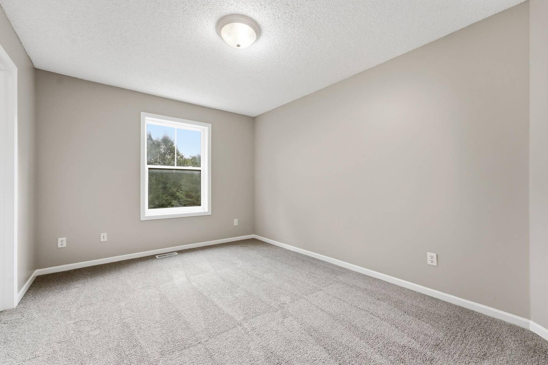 3012 Cottage Lane N, Maplewood, MN 55109 25-web-or-mls-DSC03556.jpg
