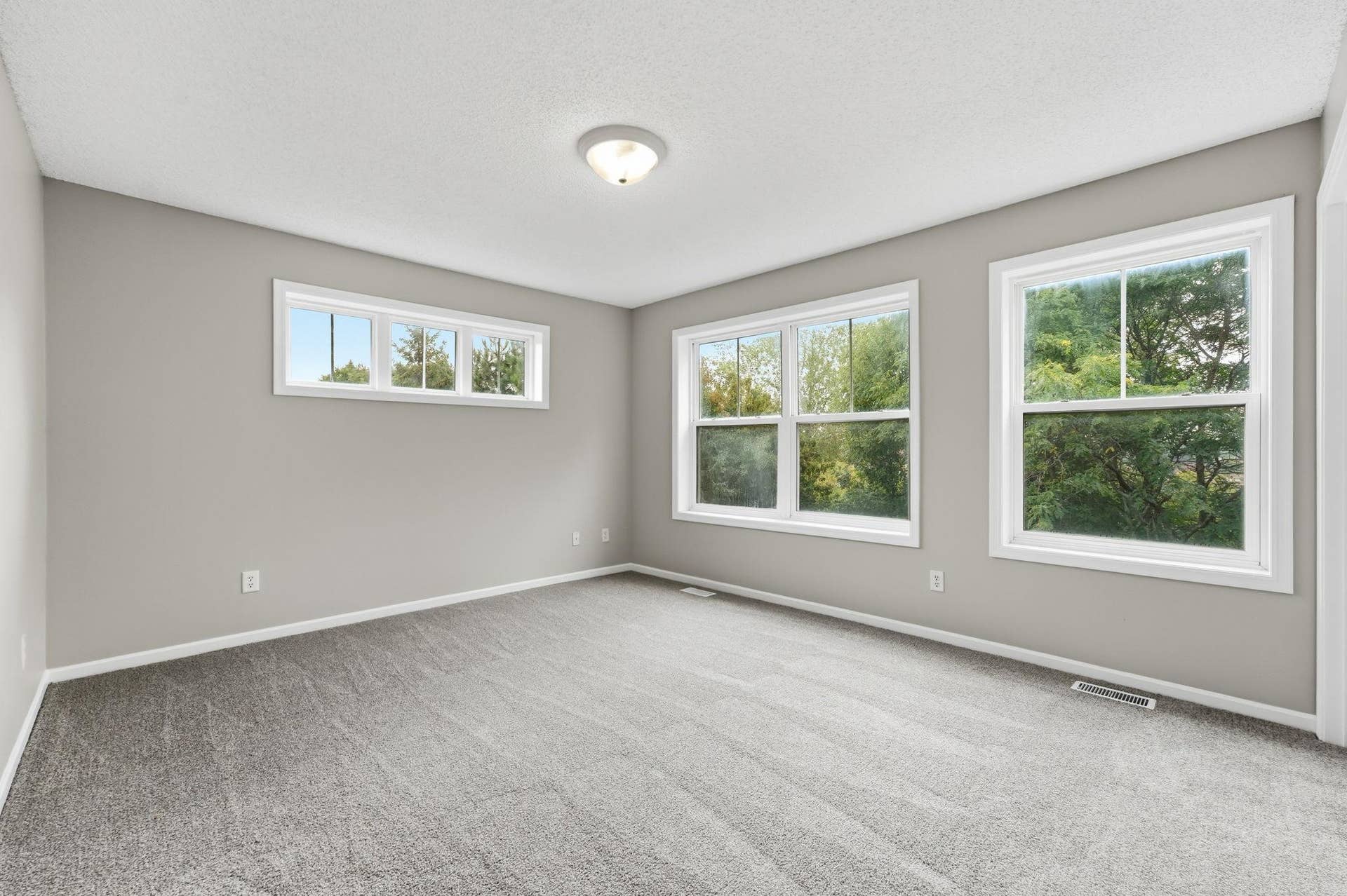 3012 Cottage Lane N, Maplewood, MN 55109 16-web-or-mls-DSC03529.jpg