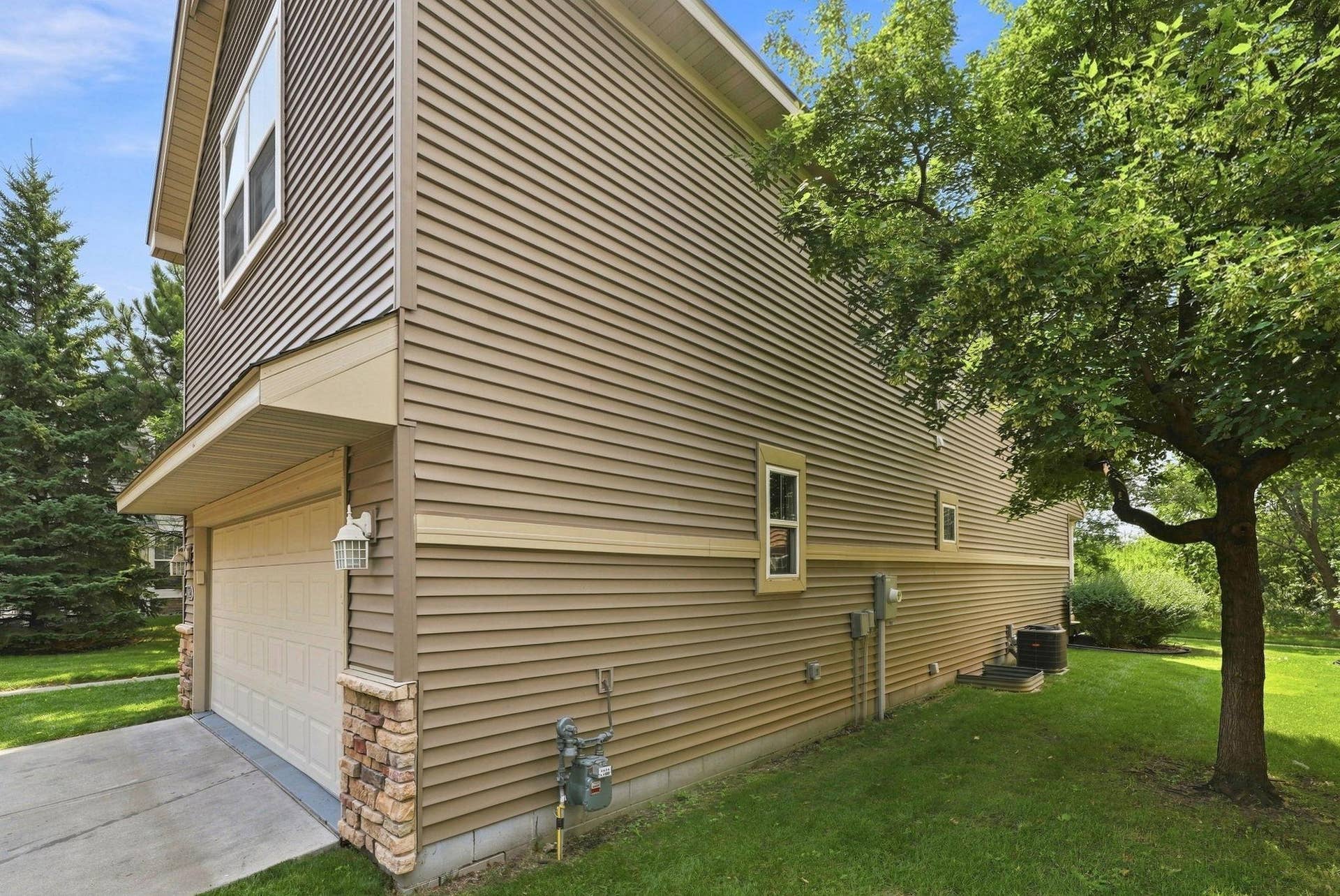 3012 Cottage Lane N, Maplewood, MN 55109 44-web-or-mls-DSC03613.jpg