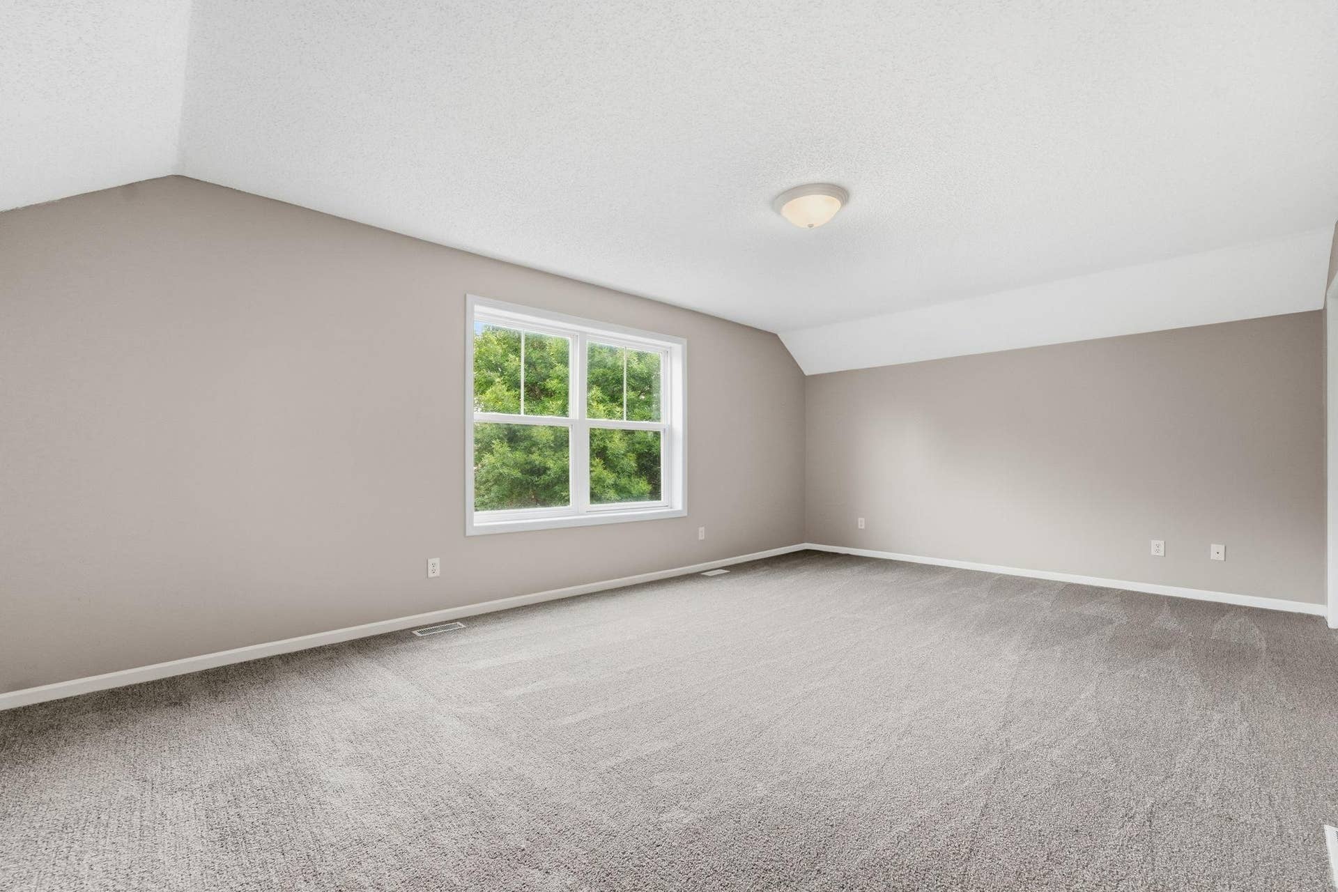 3012 Cottage Lane N, Maplewood, MN 55109 29-web-or-mls-DSC03565.jpg