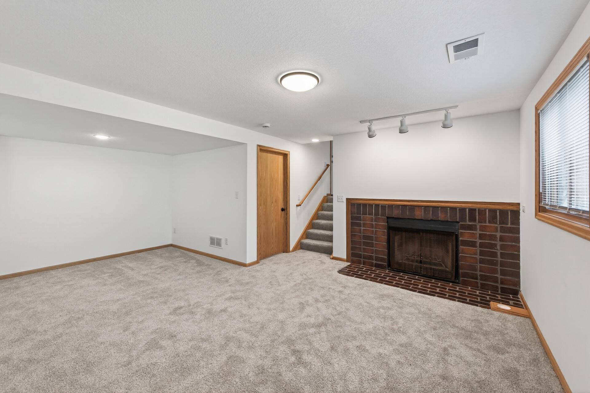 5127 84th Court N, Brooklyn Park, MN 55443 5127 84th Court N, Brooklyn Park, MN 55443