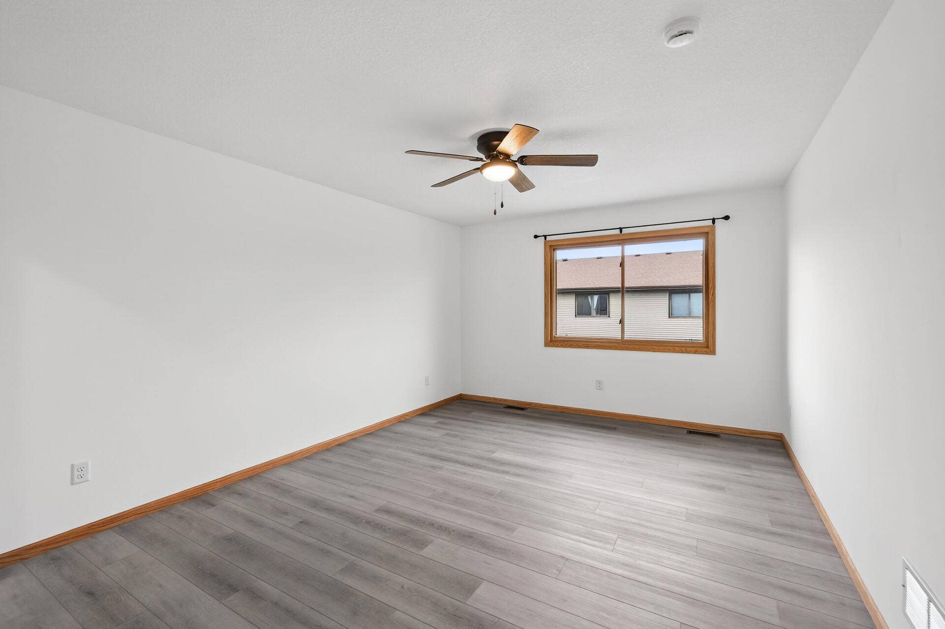 5127 84th Court N, Brooklyn Park, MN 55443 5127 84th Court N, Brooklyn Park, MN 55443