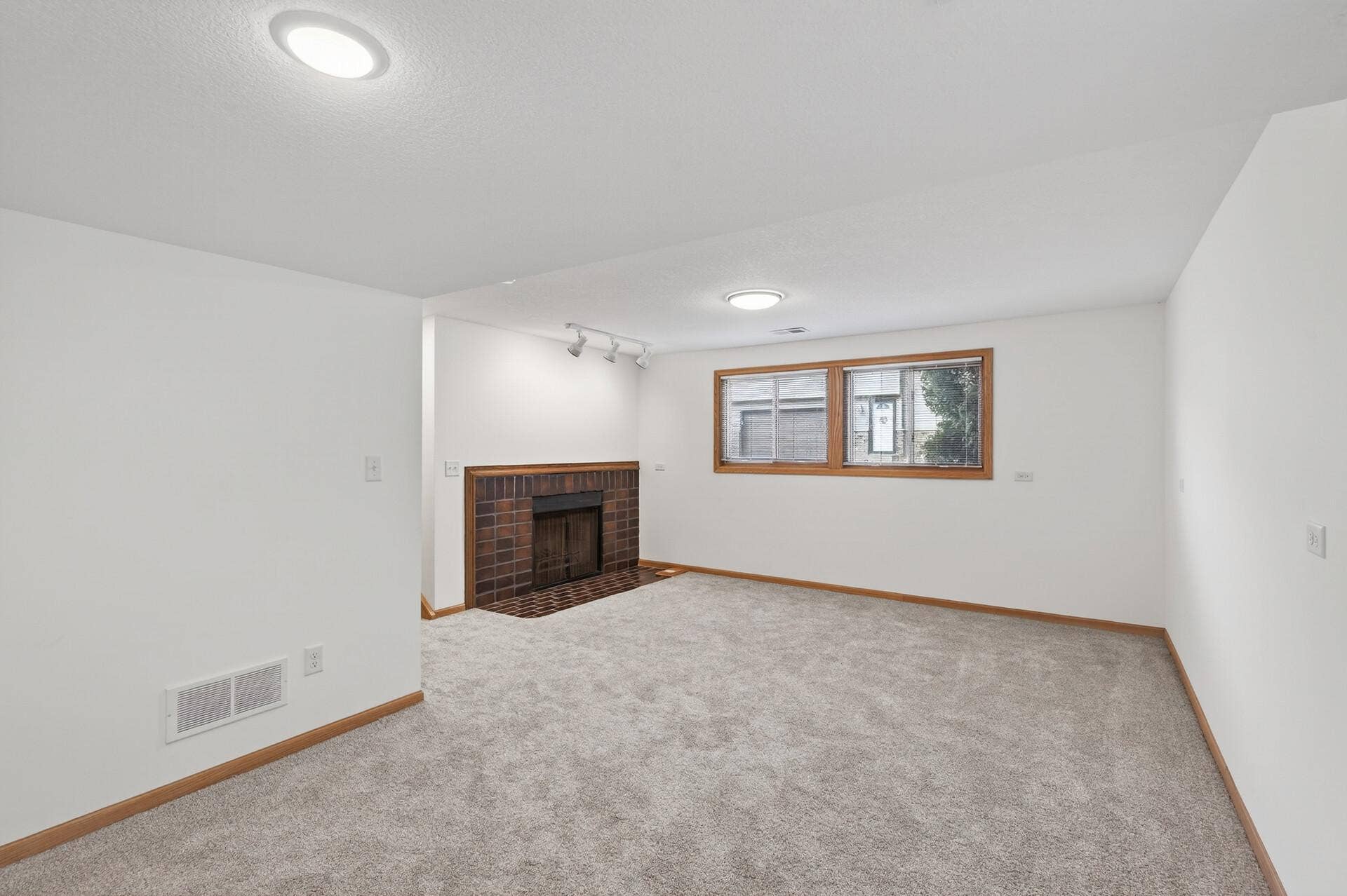 5127 84th Court N, Brooklyn Park, MN 55443 5127 84th Court N, Brooklyn Park, MN 55443