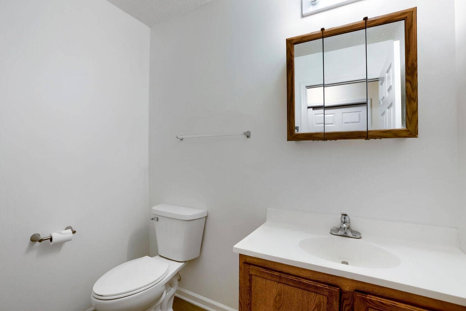 4903 Hamlet Avenue N, Oakdale, MN 55128 4903 Hamlet Ave N - Web Quality - 020 - 17 Powder Room.jpg