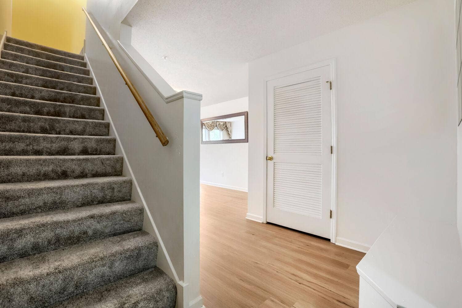 4903 Hamlet Avenue N, Oakdale, MN 55128 4903 Hamlet Ave N - Web Quality - 008 - 05 Foyer.jpg