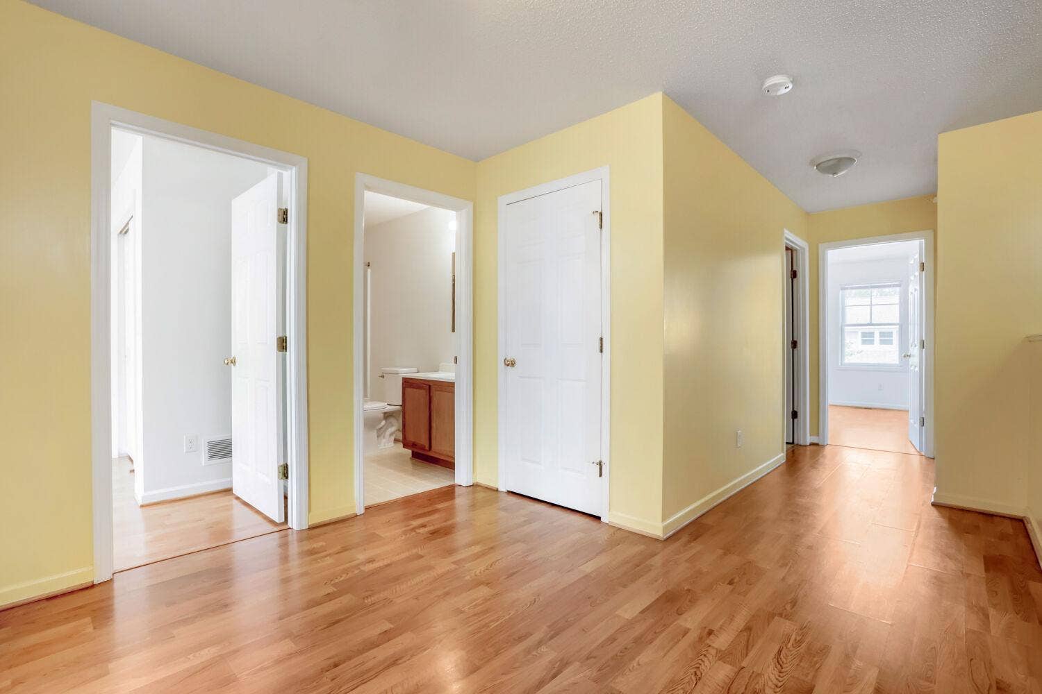 4903 Hamlet Avenue N, Oakdale, MN 55128 4903 Hamlet Ave N - Web Quality - 009 - 06 Foyer.jpg