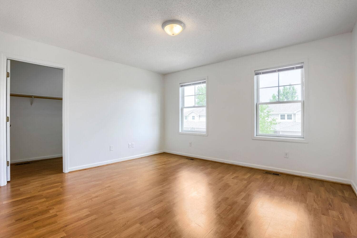 4903 Hamlet Avenue N, Oakdale, MN 55128 4903 Hamlet Ave N - Web Quality - 021 - 18 Primary Bedroom.jpg