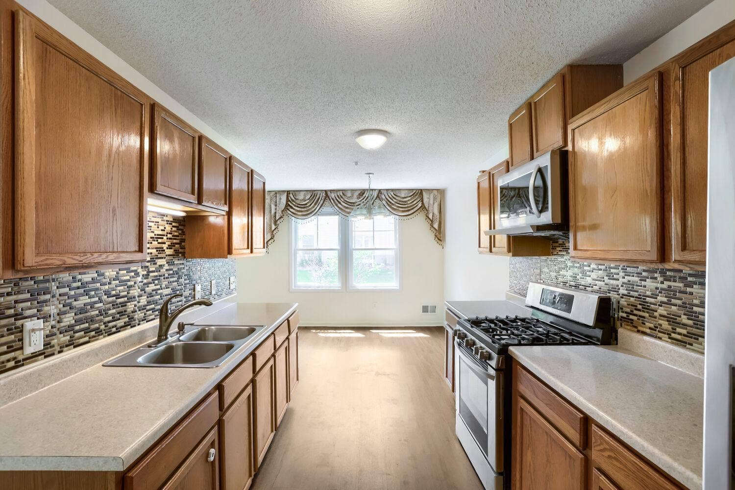 4903 Hamlet Avenue N, Oakdale, MN 55128 4903 Hamlet Ave N - Web Quality - 017 - 14 Kitchen.jpg