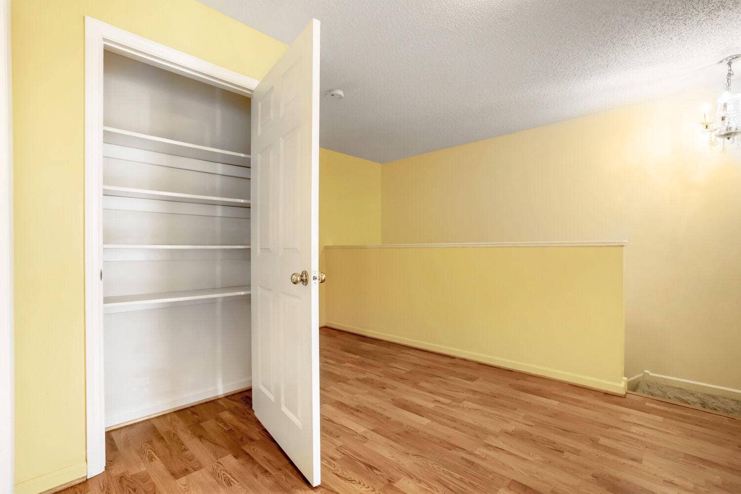 4903 Hamlet Avenue N, Oakdale, MN 55128 4903 Hamlet Ave N - Web Quality - 010 - 07 Foyer.jpg