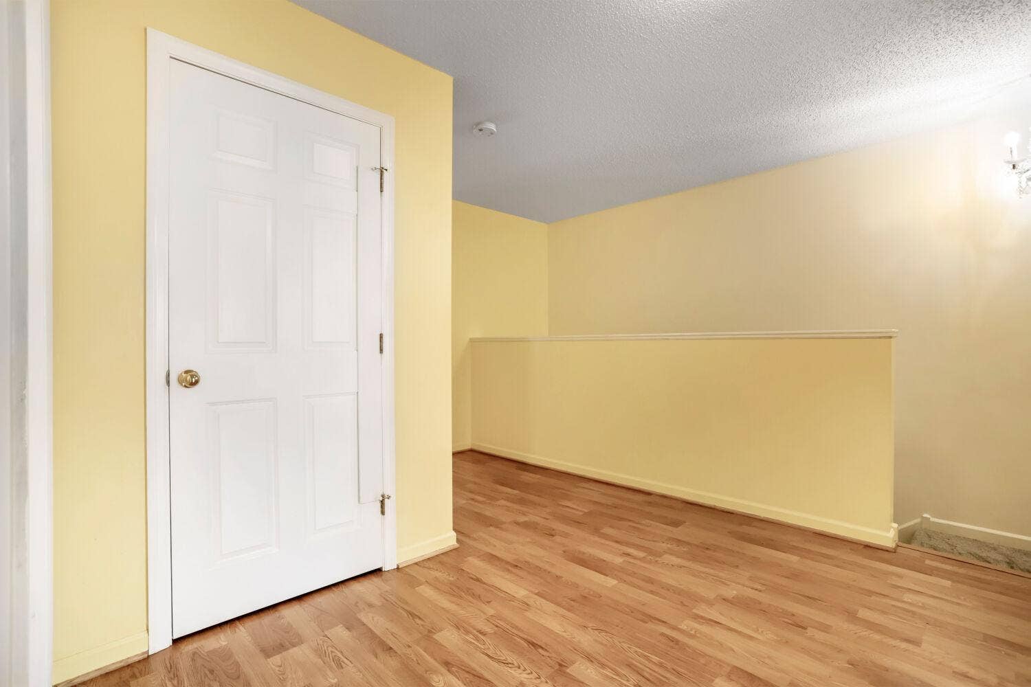 4903 Hamlet Avenue N, Oakdale, MN 55128 4903 Hamlet Ave N - Web Quality - 011 - 08 Foyer.jpg
