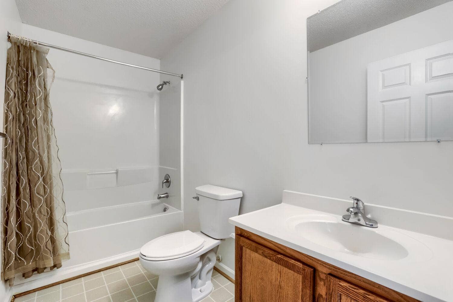 4903 Hamlet Avenue N, Oakdale, MN 55128 4903 Hamlet Ave N - Web Quality - 028 - 25 Bathroom.jpg
