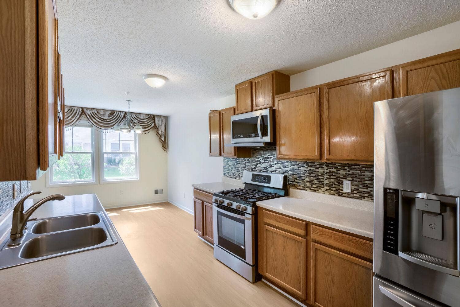 4903 Hamlet Avenue N, Oakdale, MN 55128 4903 Hamlet Ave N - Web Quality - 016 - 13 Kitchen.jpg