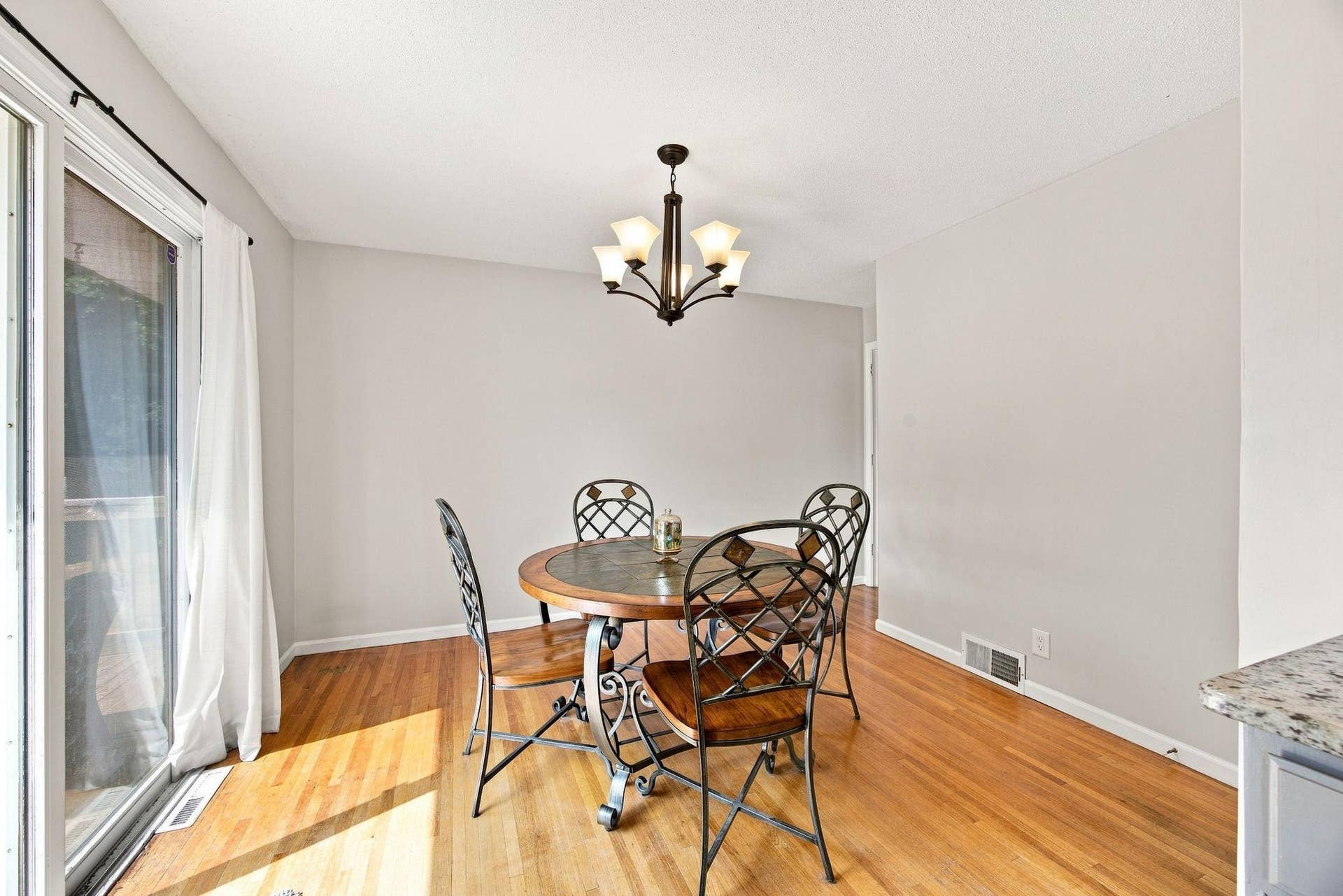 5719 Northport Drive, Brooklyn Center, MN 55429 5719 Northport Drive, Brooklyn Center, MN 55429