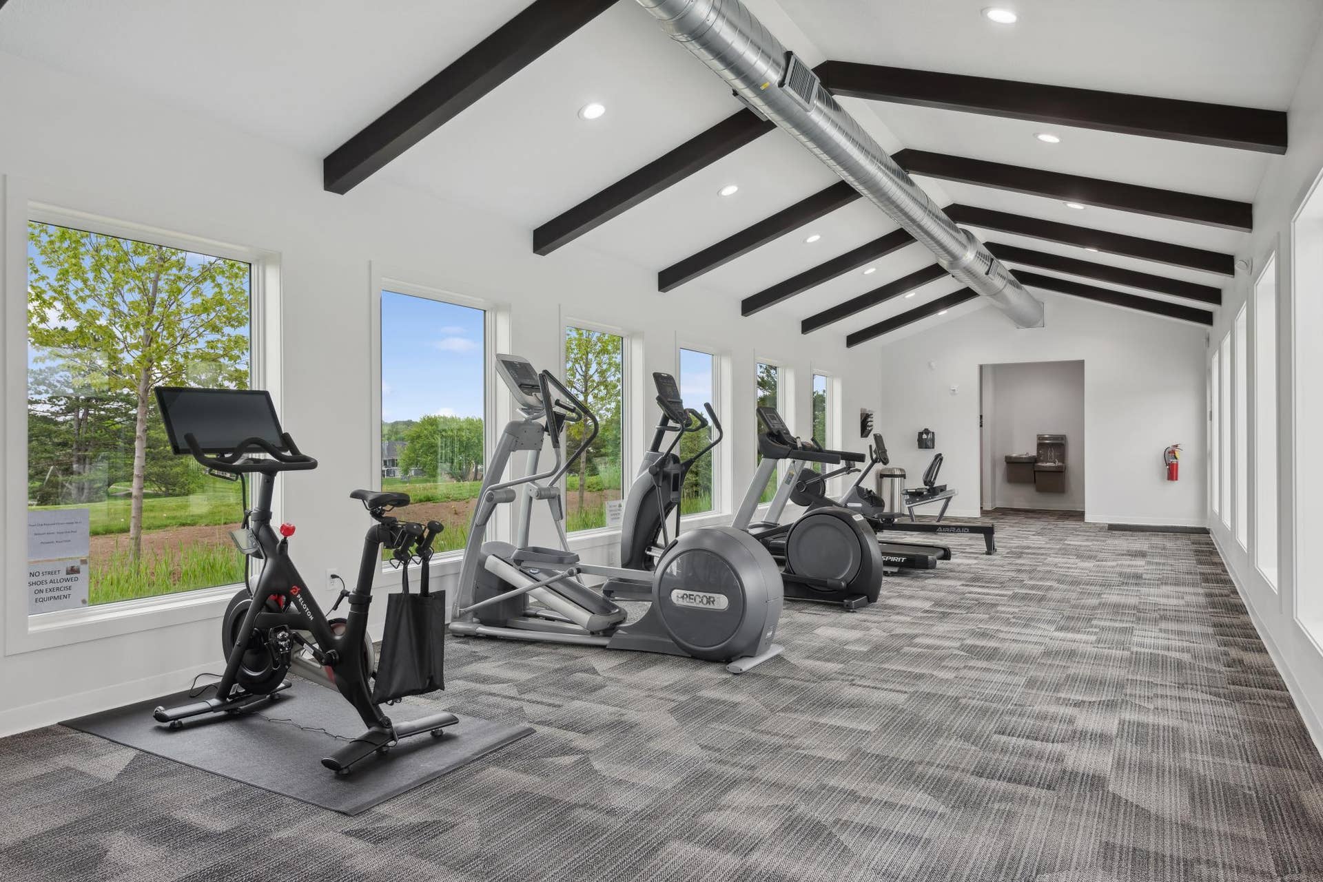 11180 Masters Street N, Lake Elmo, MN 55042 Enjoy onsite amenities.
