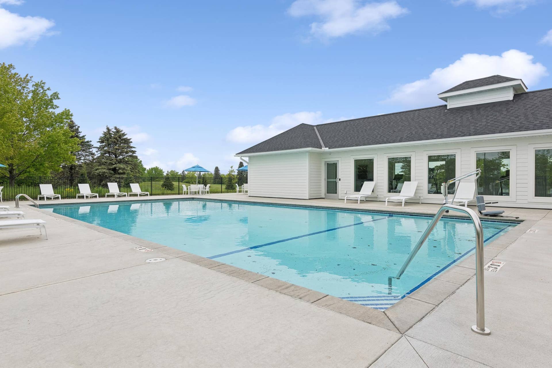 11180 Masters Street N, Lake Elmo, MN 55042 Enjoy onsite amenities.