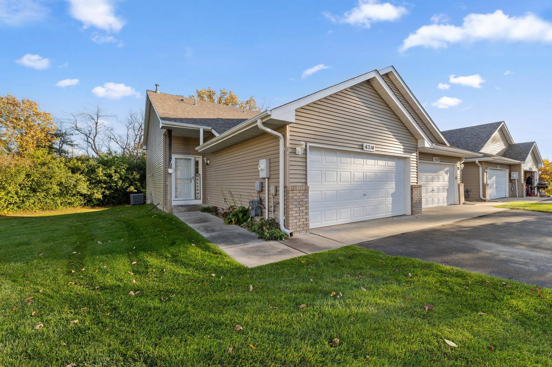 6314 Cavell Court, Brooklyn Park, MN 55428 02.jpg