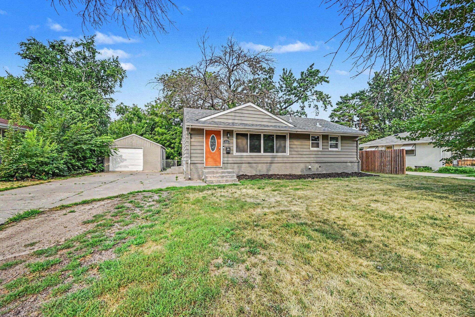 5931 Zenith Avenue N, Brooklyn Center, MN 55429 01_beyc6a6a781153f4f.jpg