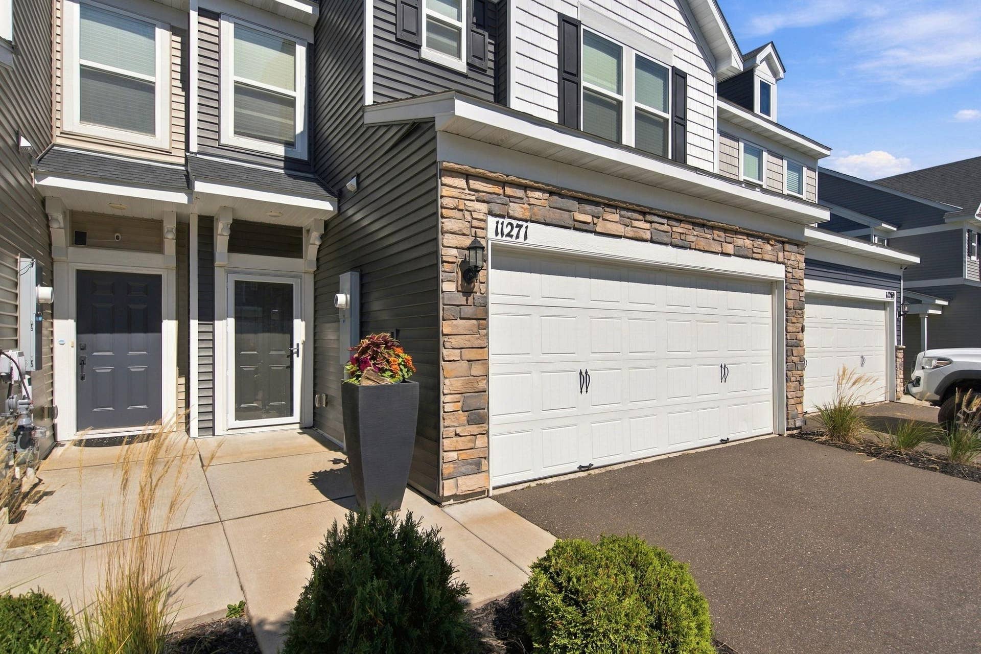 11271 Brookview Road, Woodbury, MN 55129 4-web-or-mls-009_DSC08376.jpg