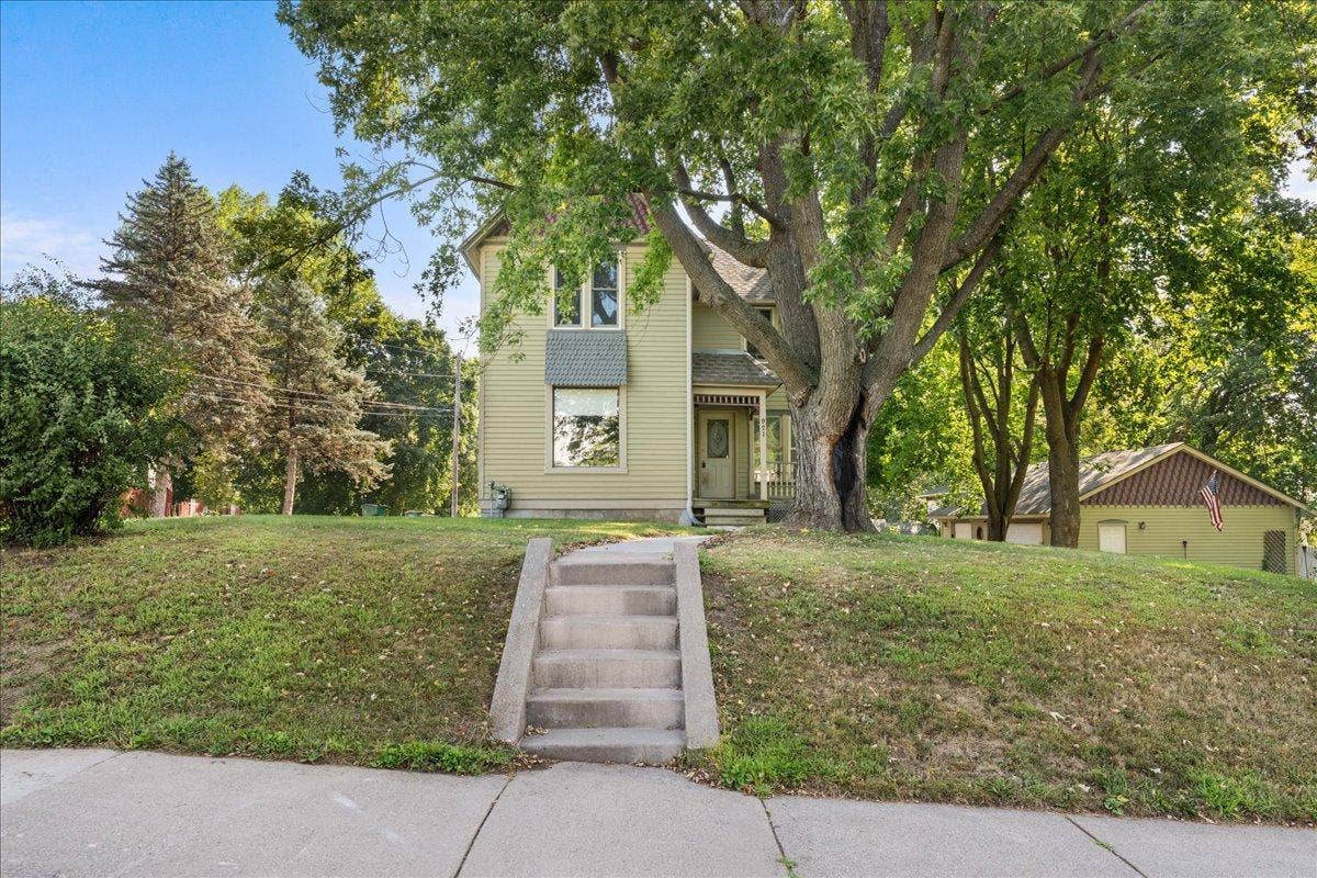 Welcome to 921 4th Street N, Stillwater