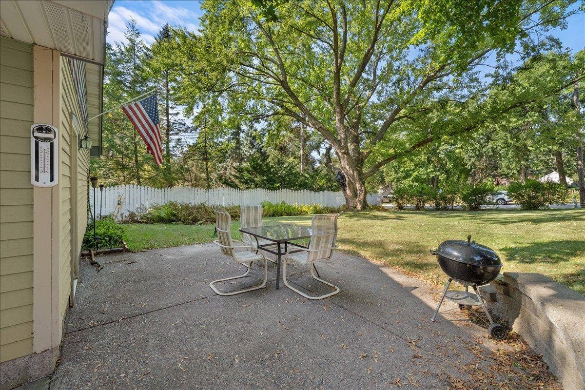 921 4th Street N, Stillwater, MN 55082