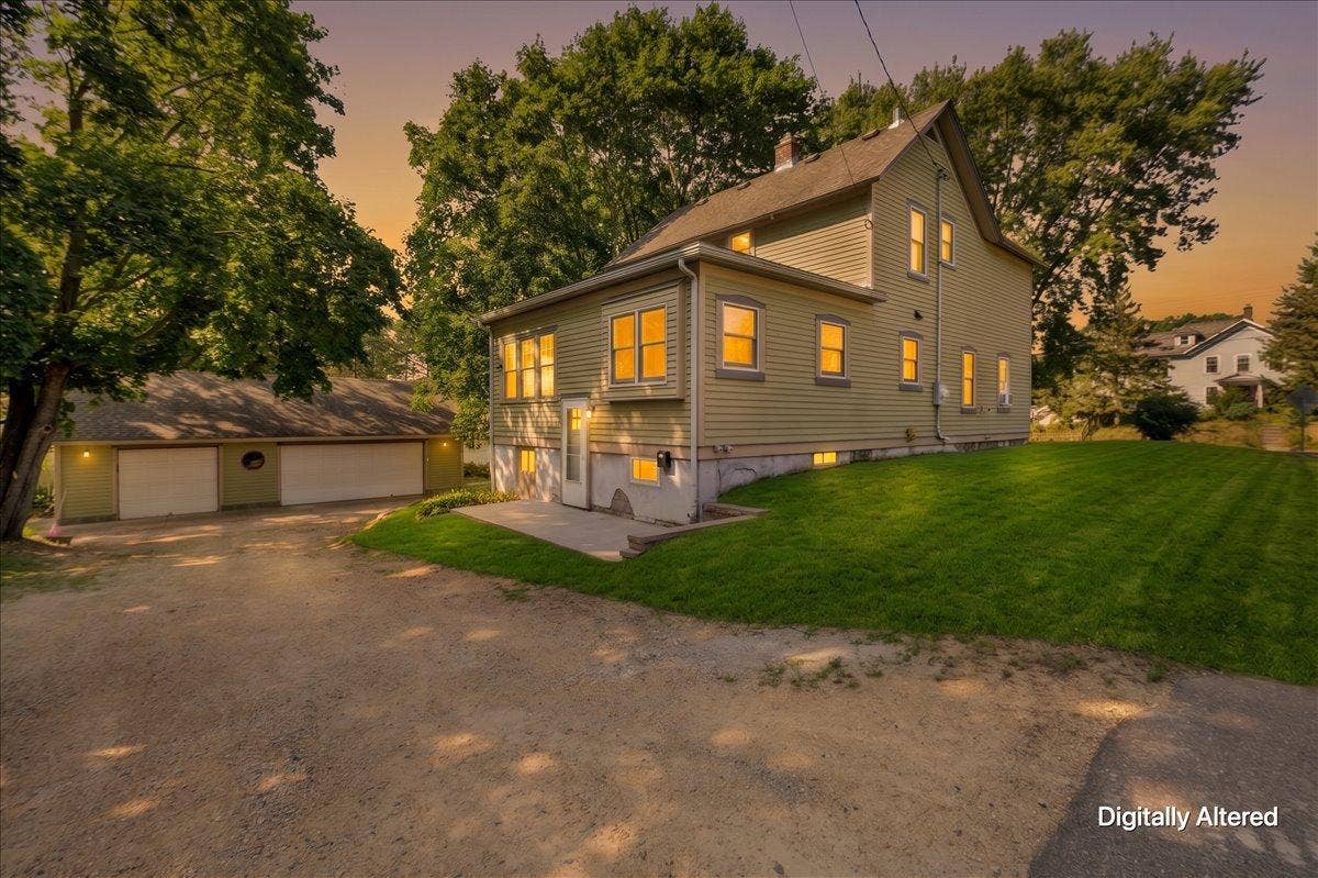 921 4th Street N, Stillwater, MN 55082