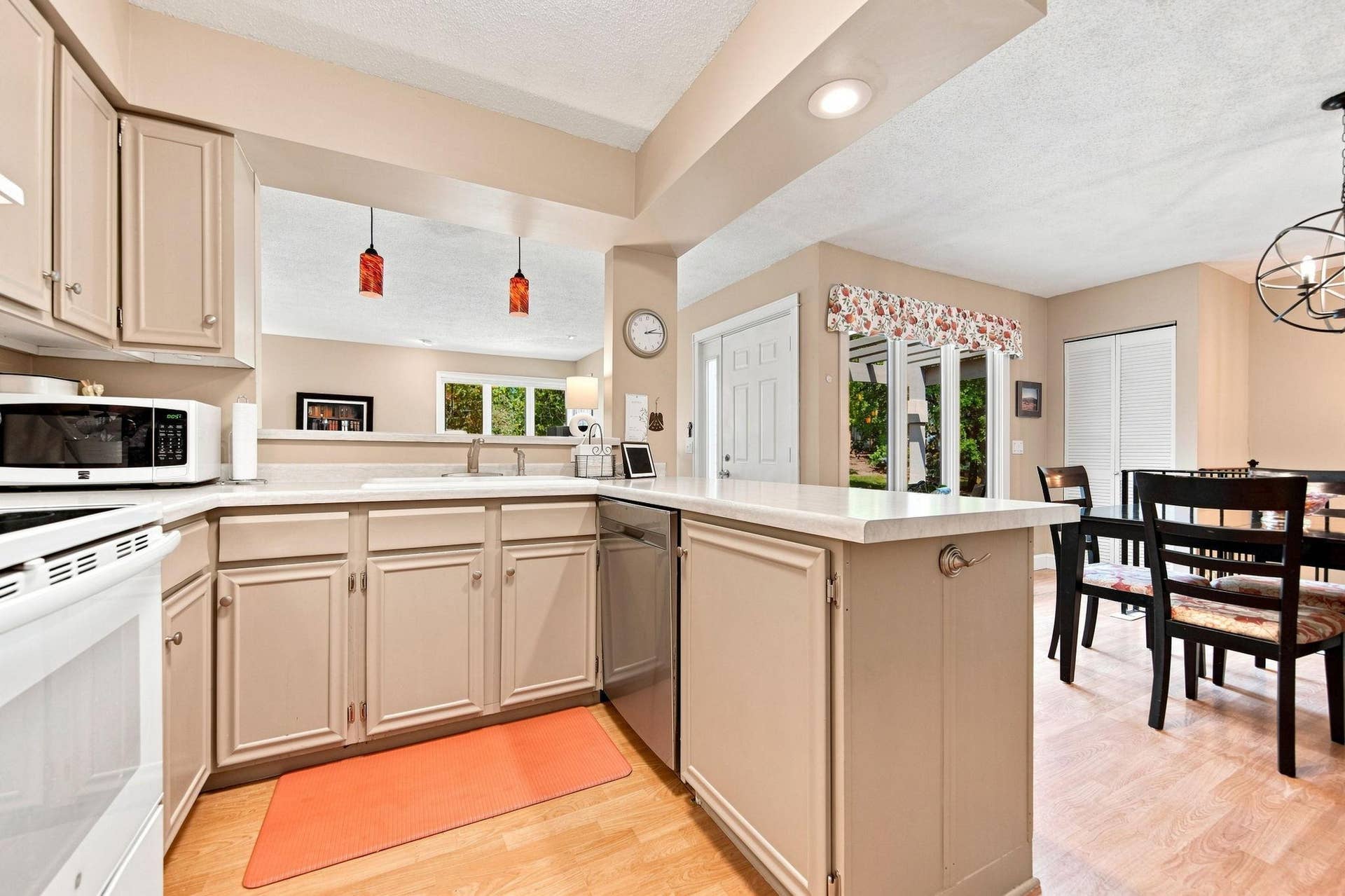 303 Elan Court, Woodbury, MN 55125 23-web-or-mls-DSC01952.jpg