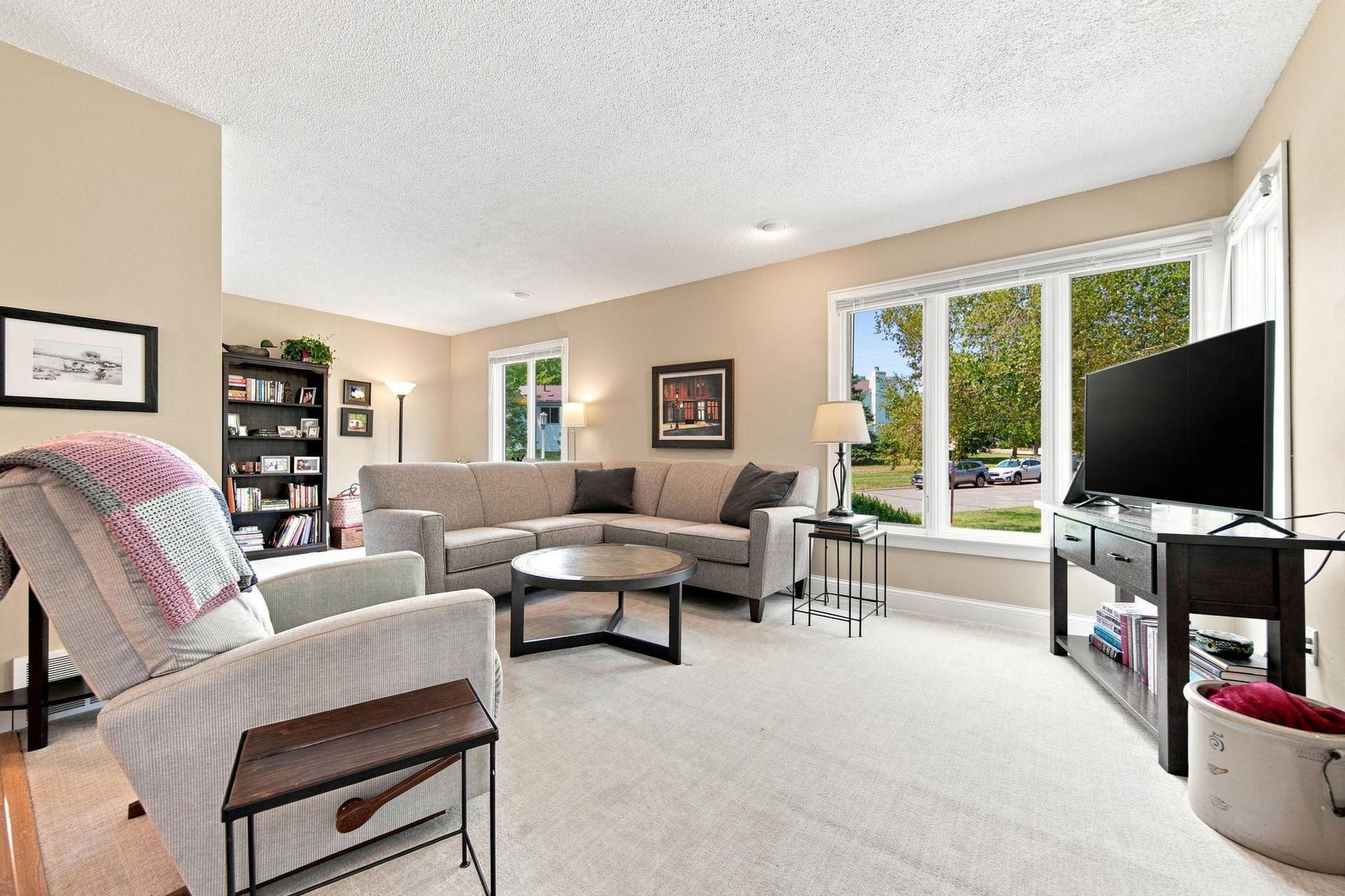 303 Elan Court, Woodbury, MN 55125 8-web-or-mls-DSC01907_with_tv.jpg