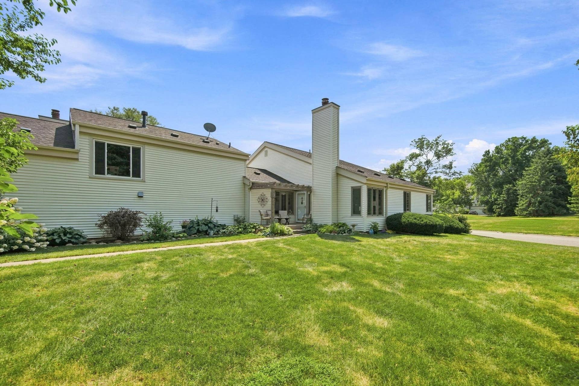 303 Elan Court, Woodbury, MN 55125 2-web-or-mls-DSC01985.jpg
