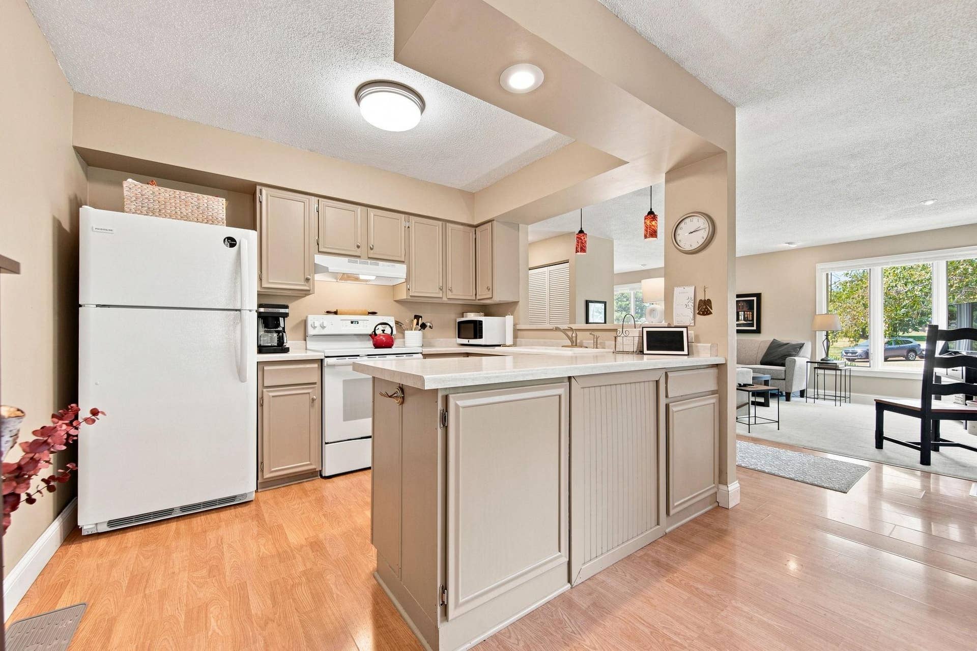 303 Elan Court, Woodbury, MN 55125 21-web-or-mls-DSC01946.jpg