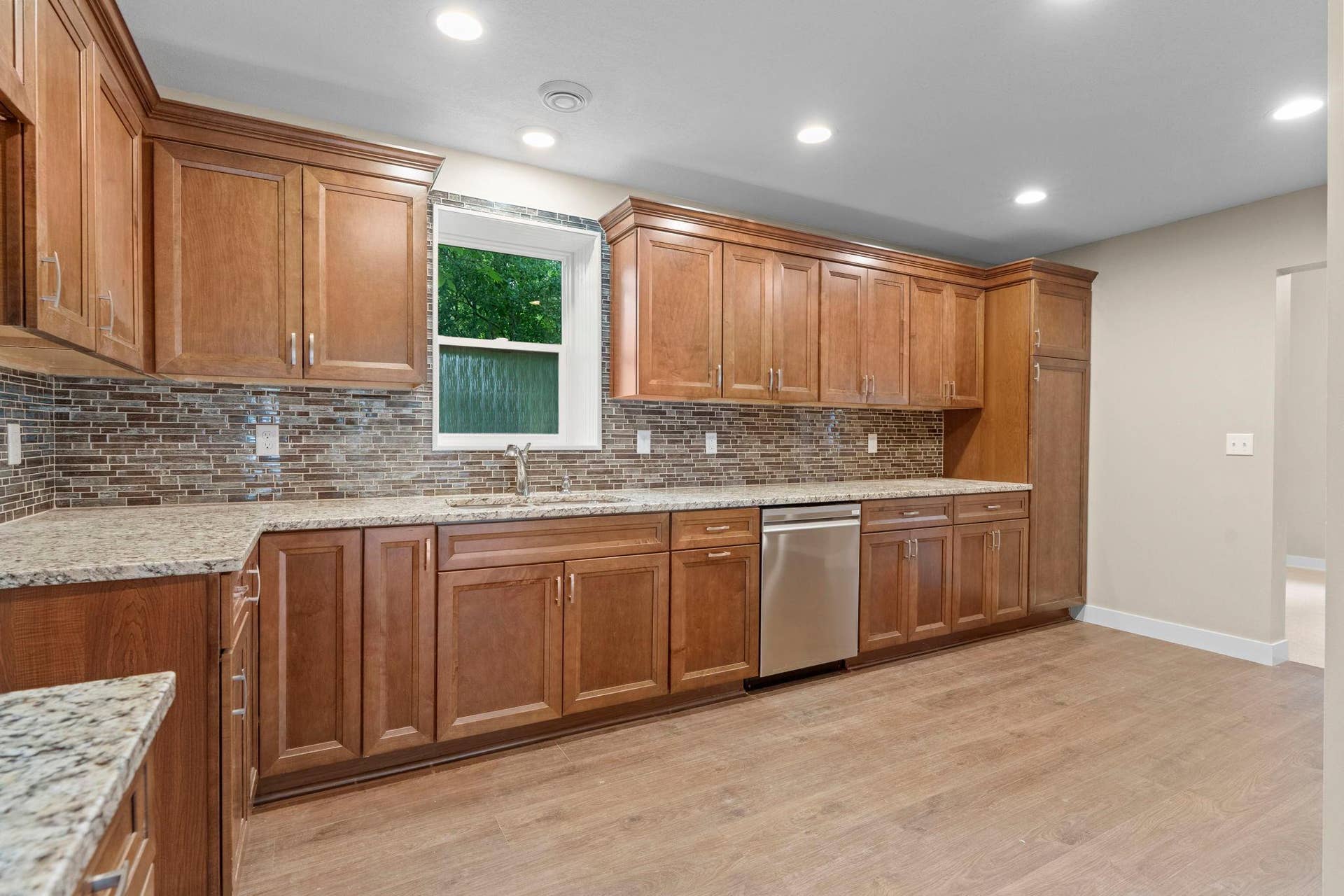 25-web-or-mls-5160 Bald Eagle Ave-199.jpg