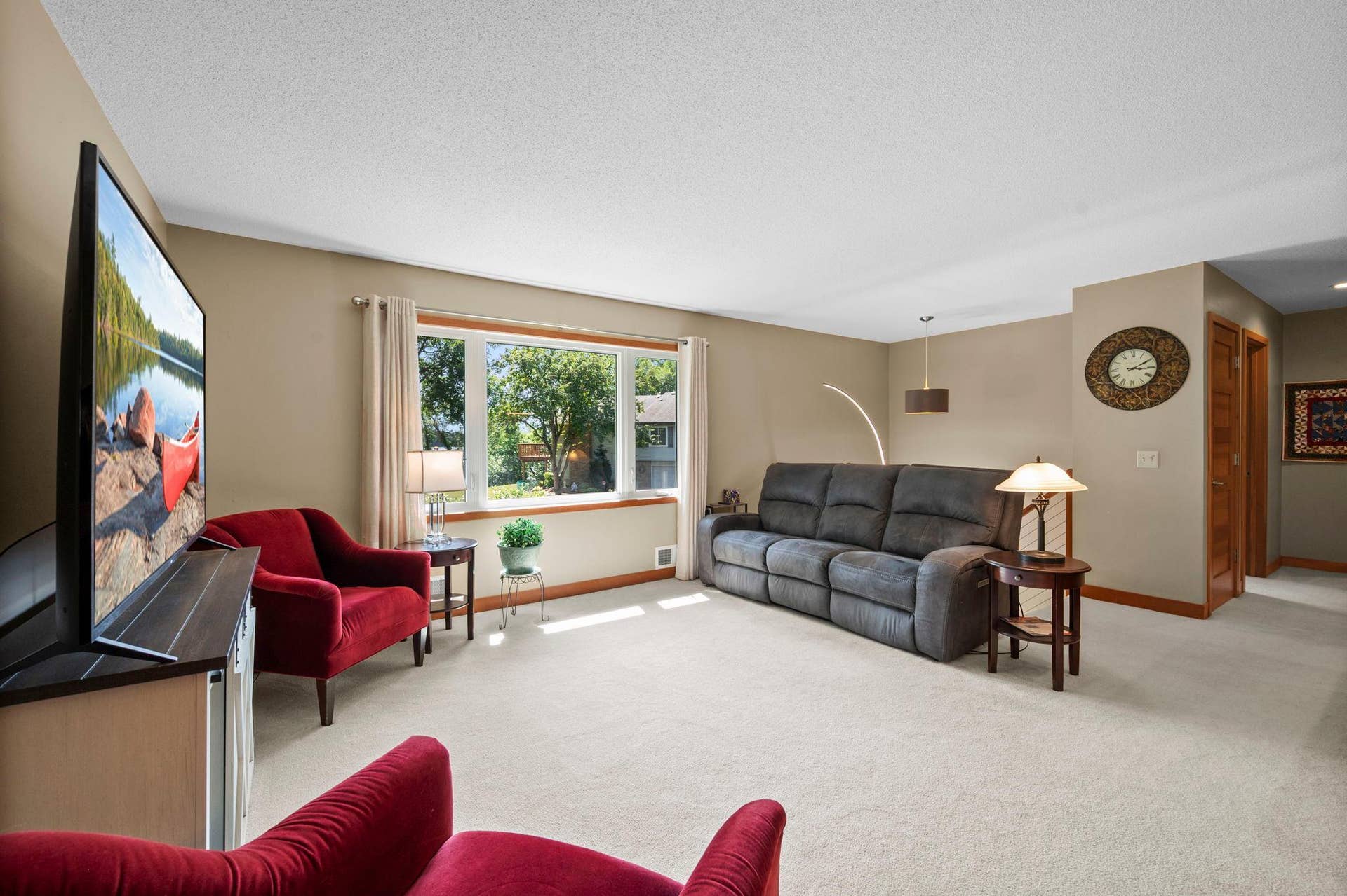 14333 91st Place N, Maple Grove, MN 55369 Gorgeous newer windows