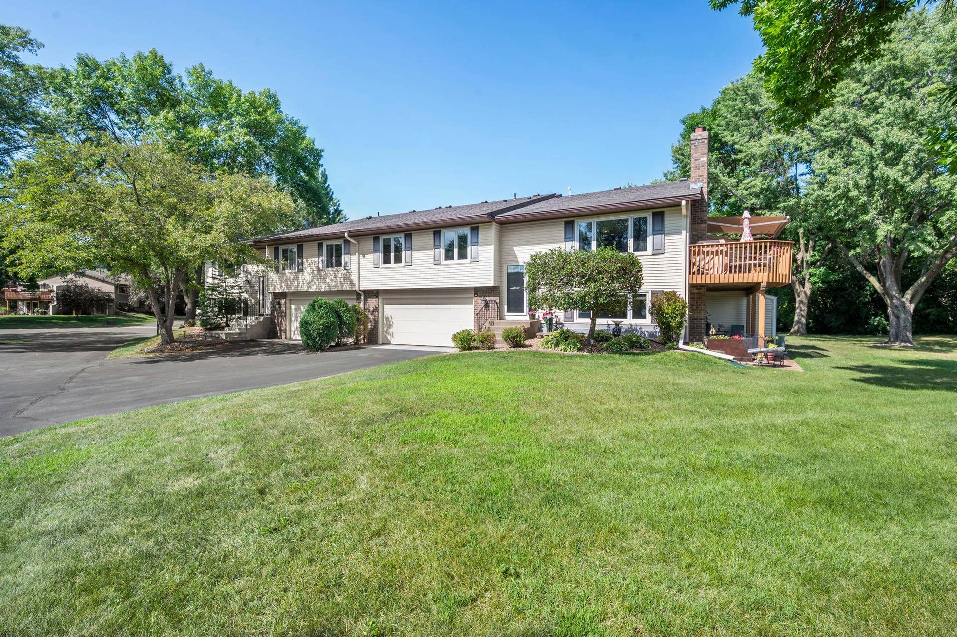 14333 91st Place N, Maple Grove, MN 55369 This much green space next to your home is rare in a townhouse community. Don't miss out!