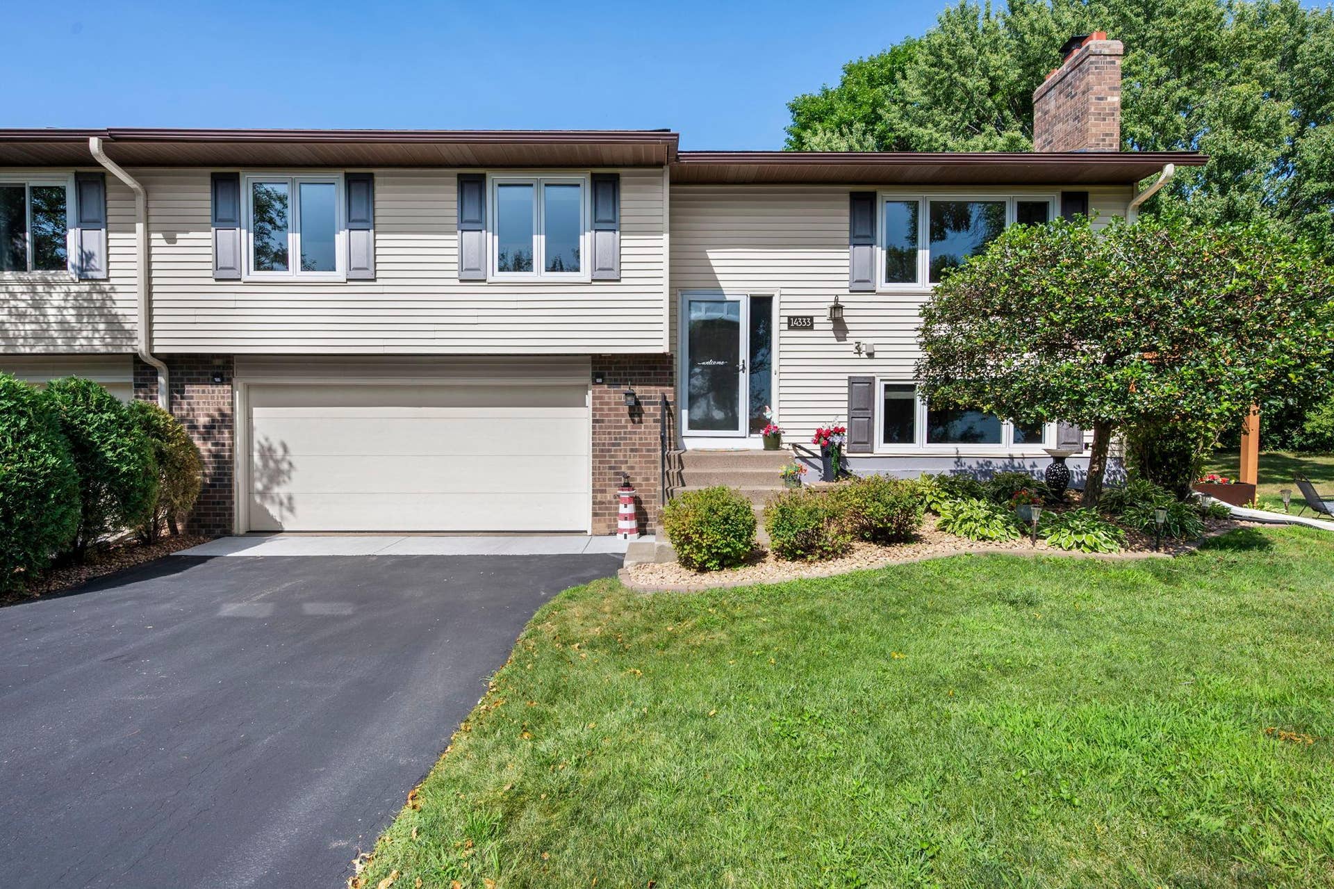 14333 91st Place N, Maple Grove, MN 55369 Welcome to 14333 91st Pl N